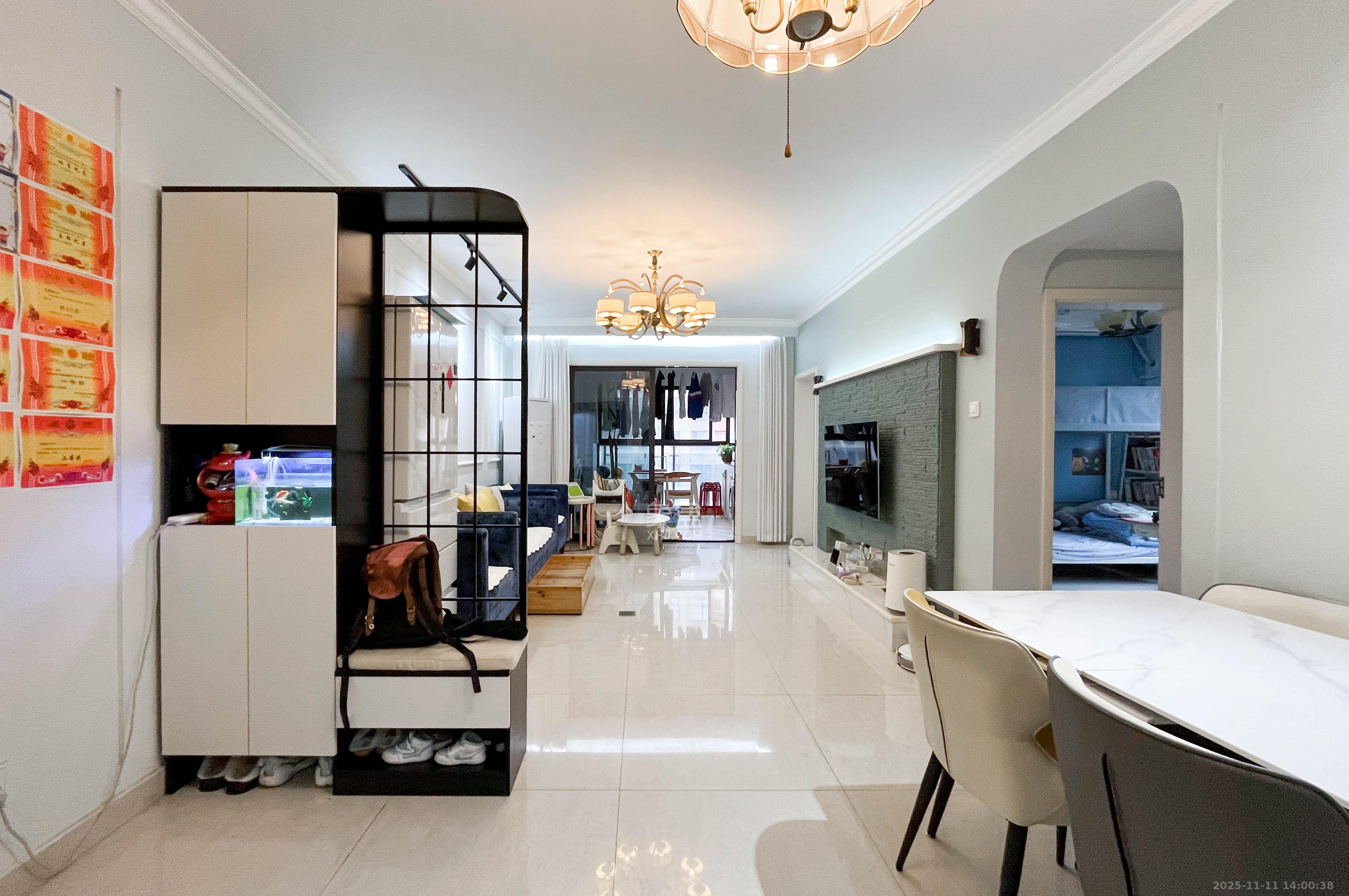 达美D6区  3室2厅2卫    92.8万客厅