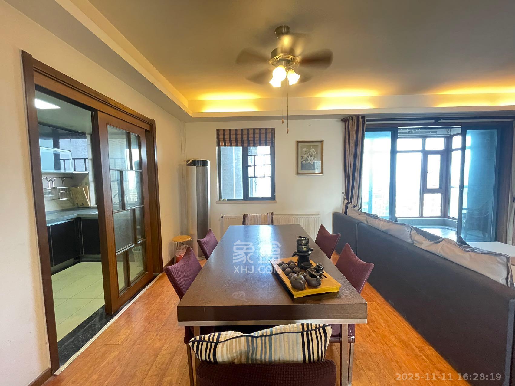 藏珑湖上国际花园 4室2厅2卫 5800.0元/月 藏珑湖上国际花园 4室2厅2卫 5800.0元/月室内图