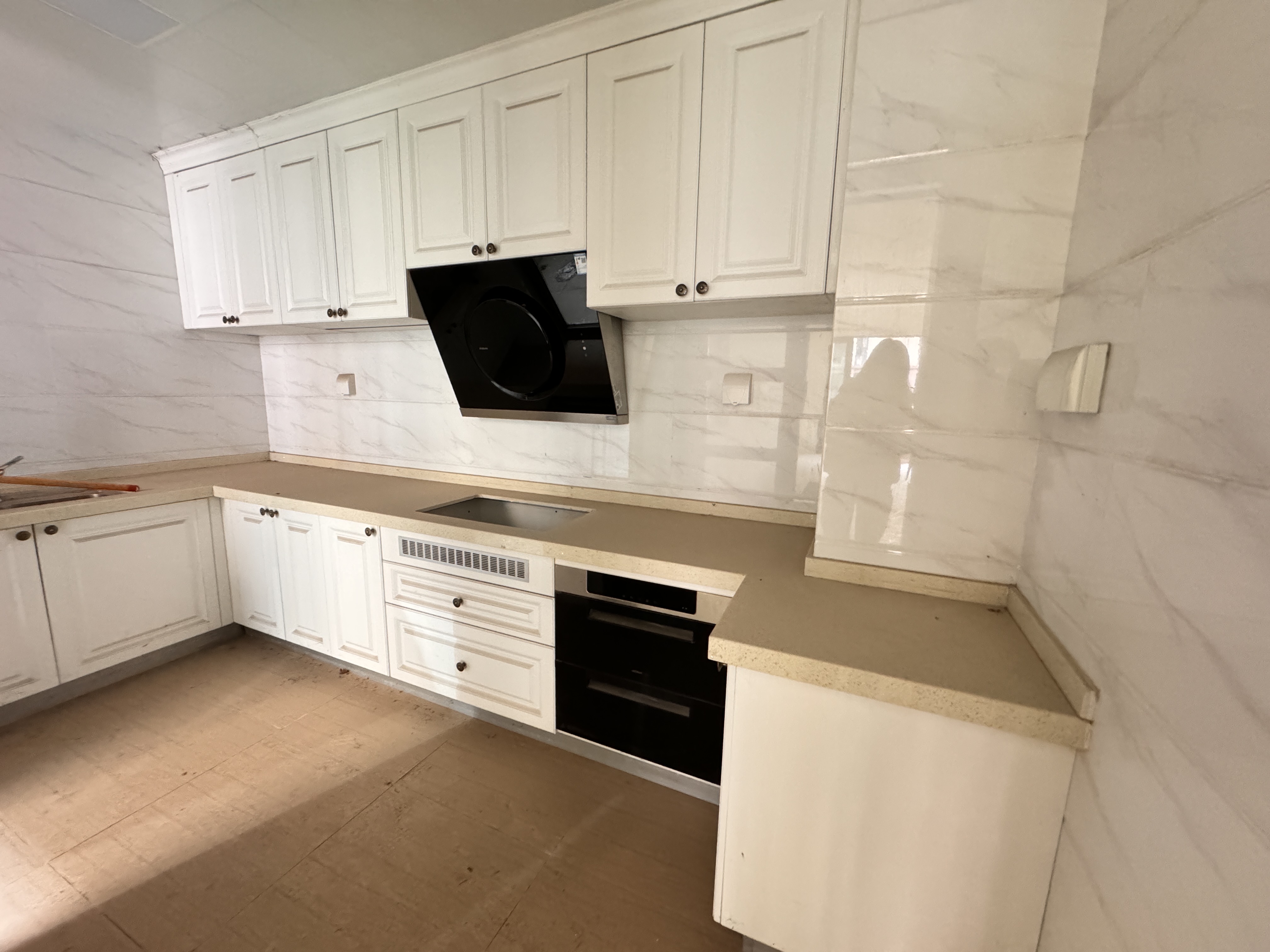 华耀碧桂园十里江湾誉峯 3室2厅2卫 65.0万 华耀碧桂园十里江湾誉峯 3室2厅2卫 65.0万客厅