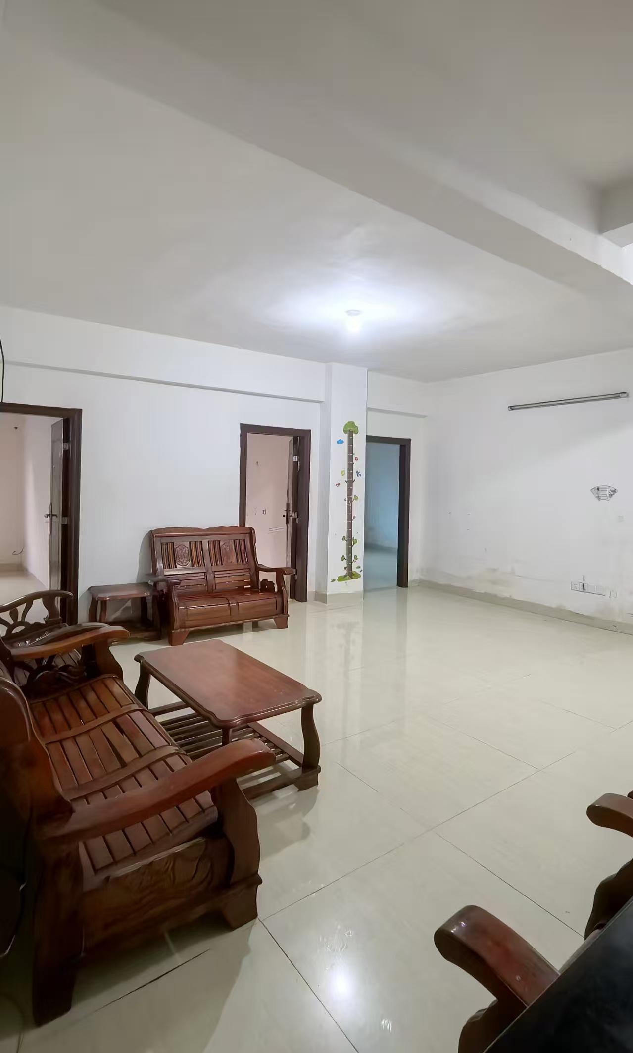 南北公寓  4室2厅2卫    2200.0元/月室内图