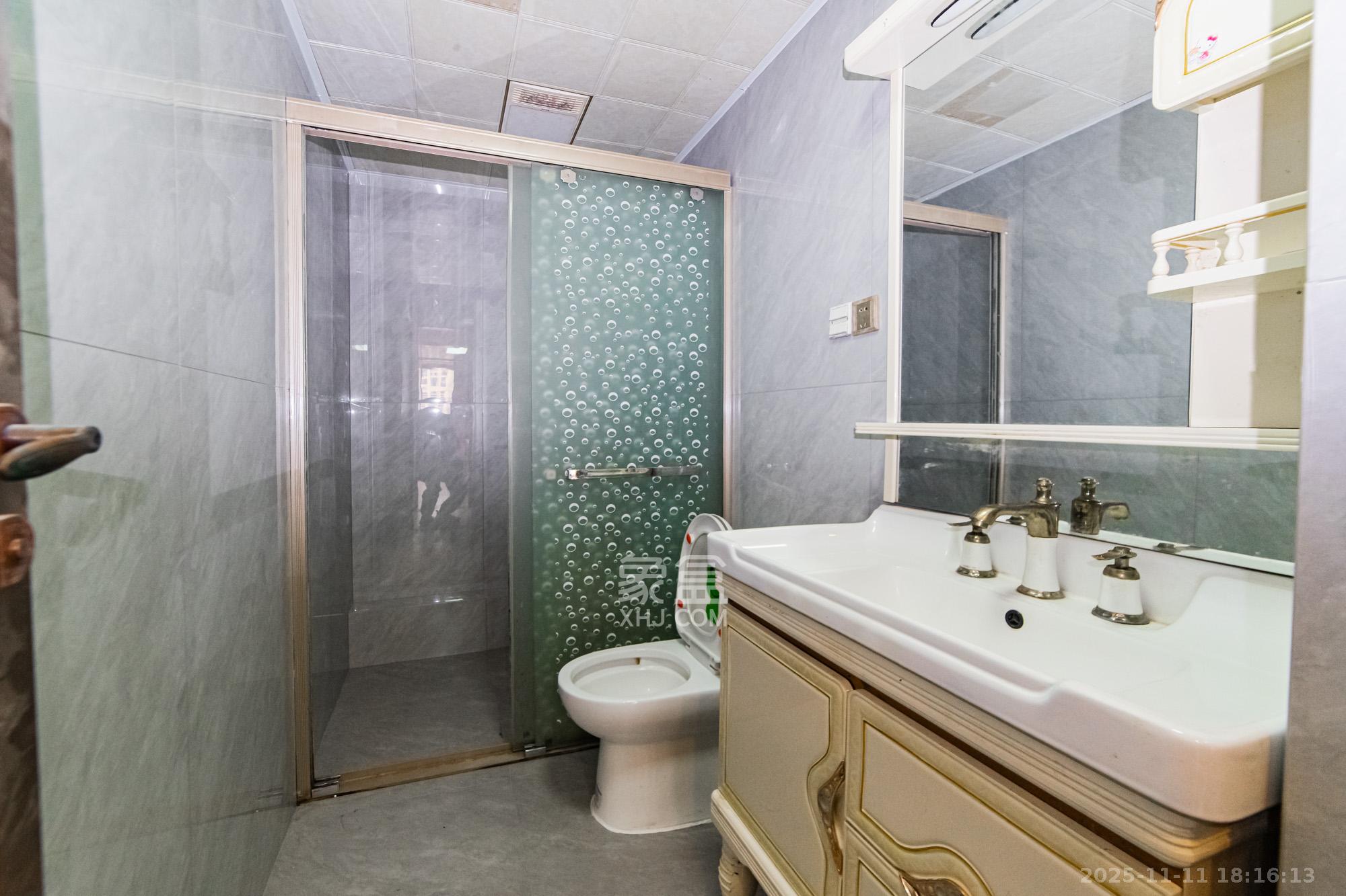 北辰三角洲E3区 1室1厅1卫 55.0万 北辰三角洲E3区 1室1厅1卫 55.0万卫生间