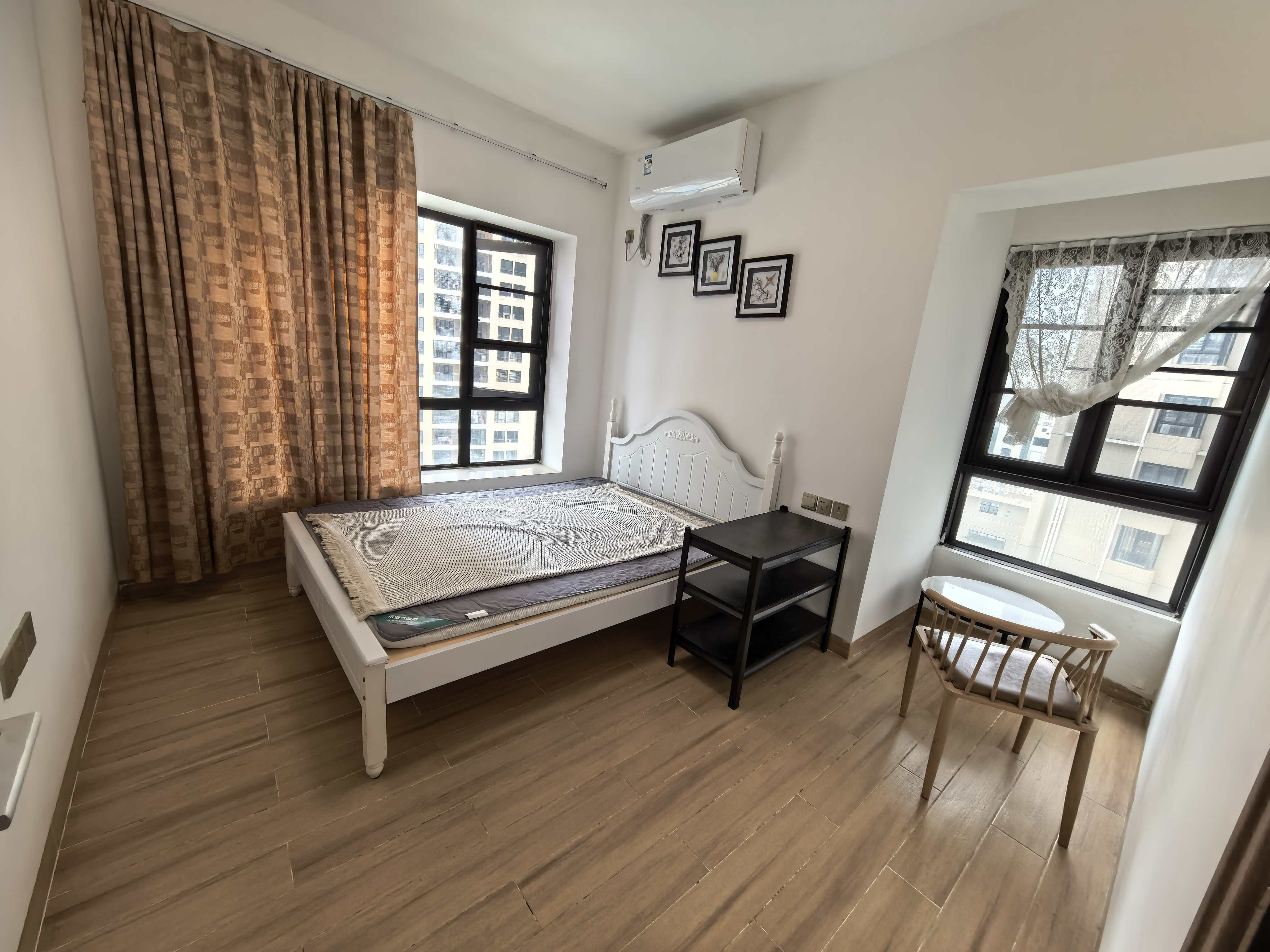 万景峰一期  2室2厅1卫    2000.0元/月室内图