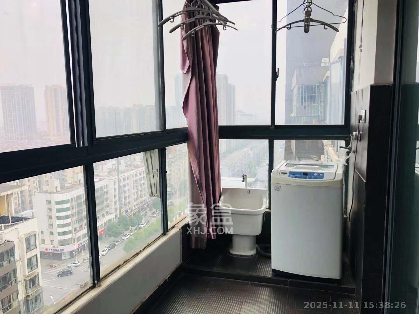 西子花苑  1室2厅1卫    2300.0元/月室内图