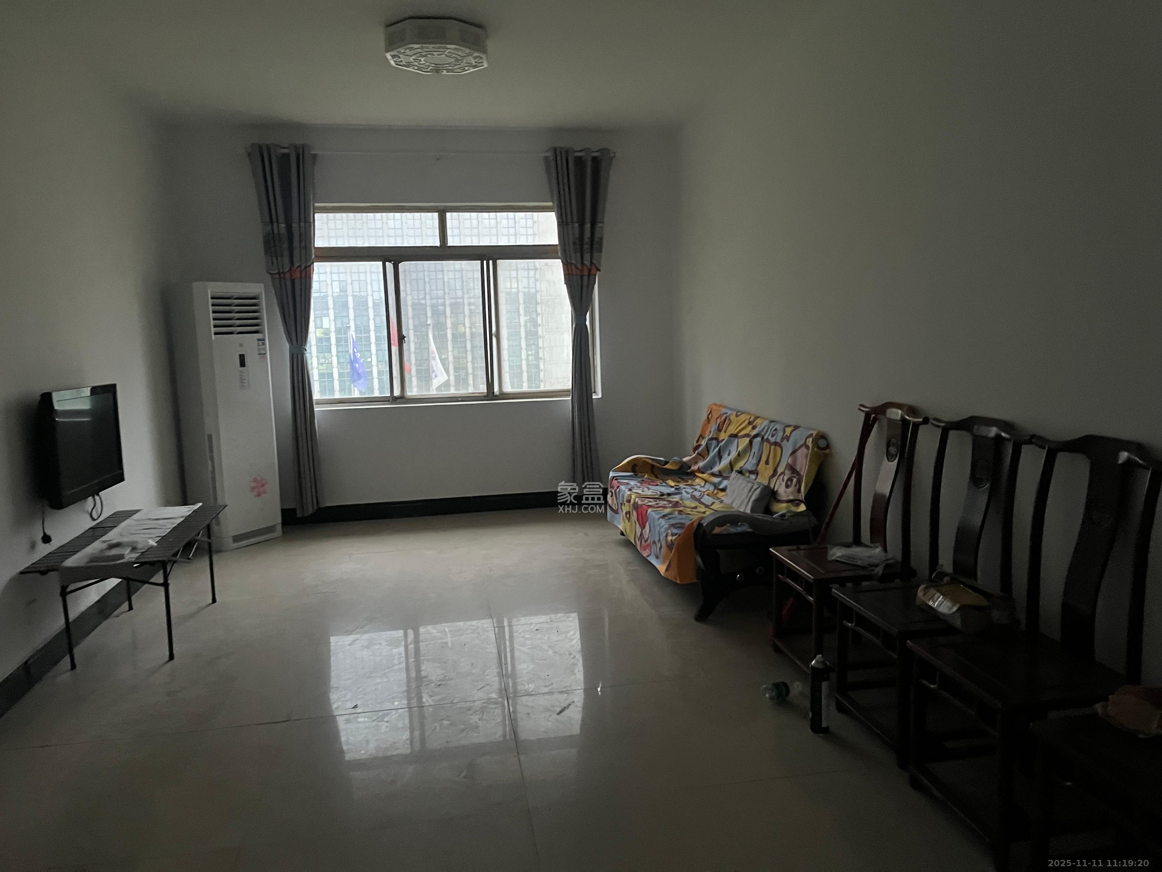 友谊社区(安置区、别墅区) 3室2厅1卫 1680.0元/月 友谊社区(安置区、别墅区) 3室2厅1卫 1680.0元/月室内图