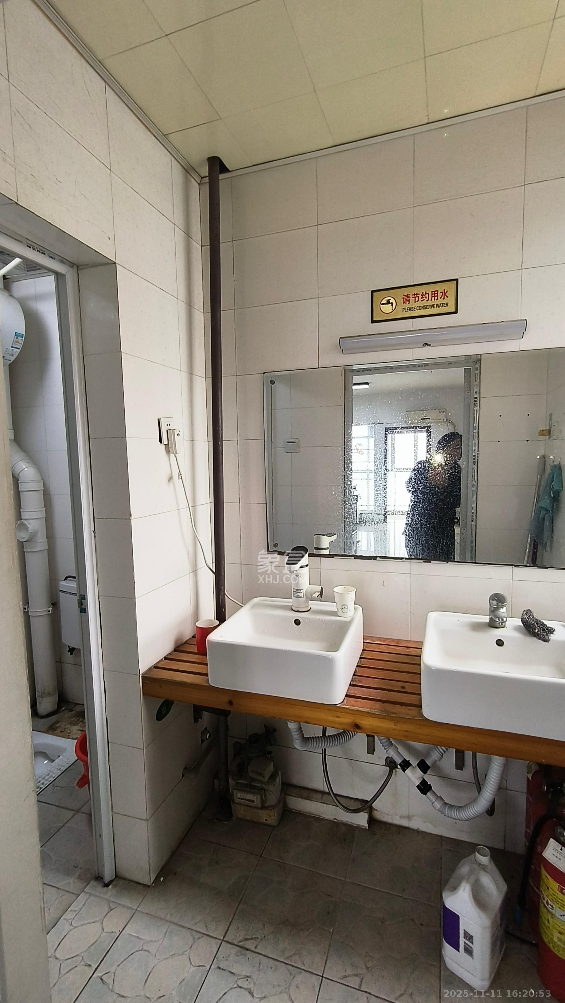 左岸右岸  5室2厅1卫    4500.0元/月室内图