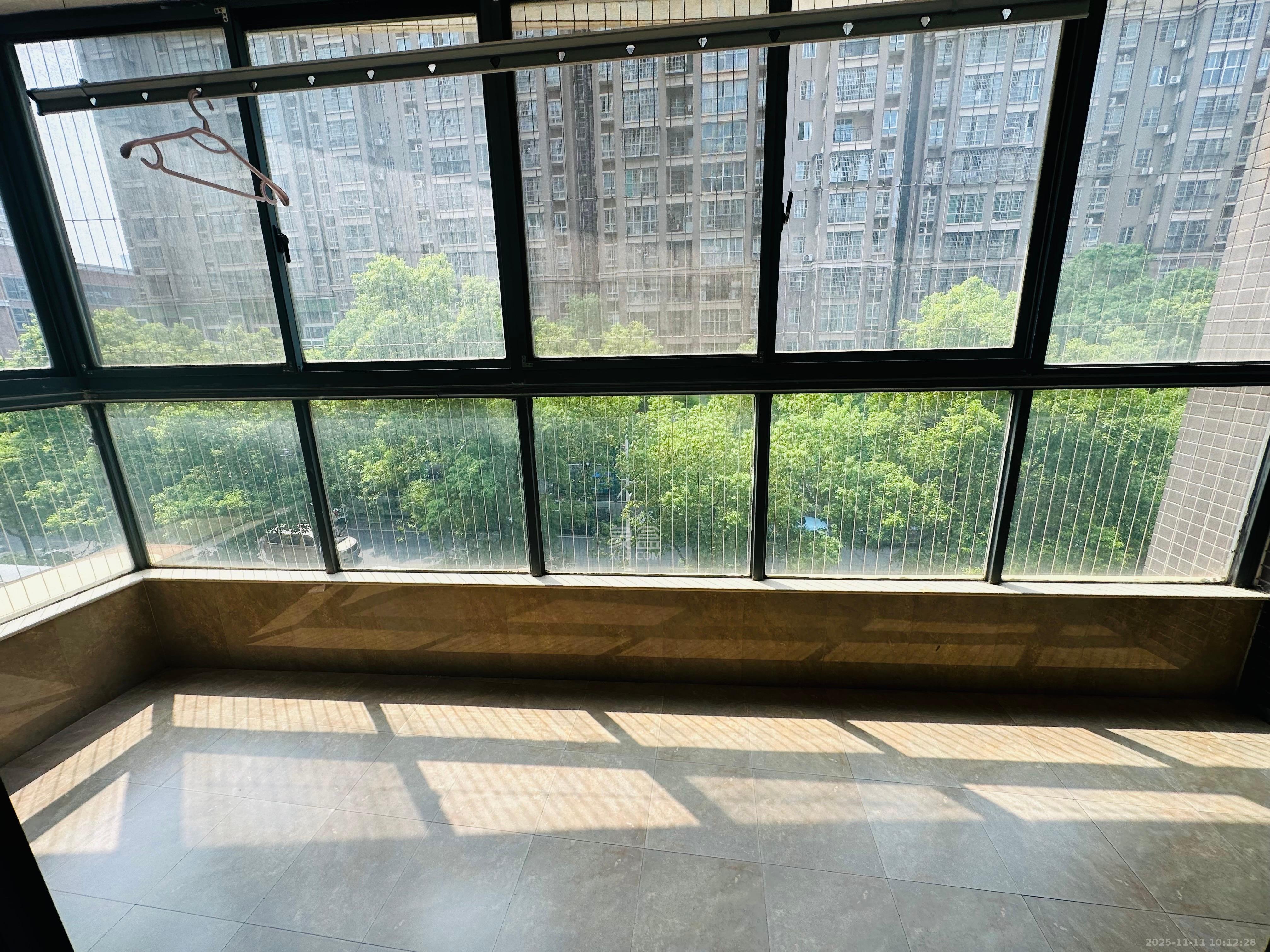 西子花苑  3室2厅2卫    2800.0元/月室内图