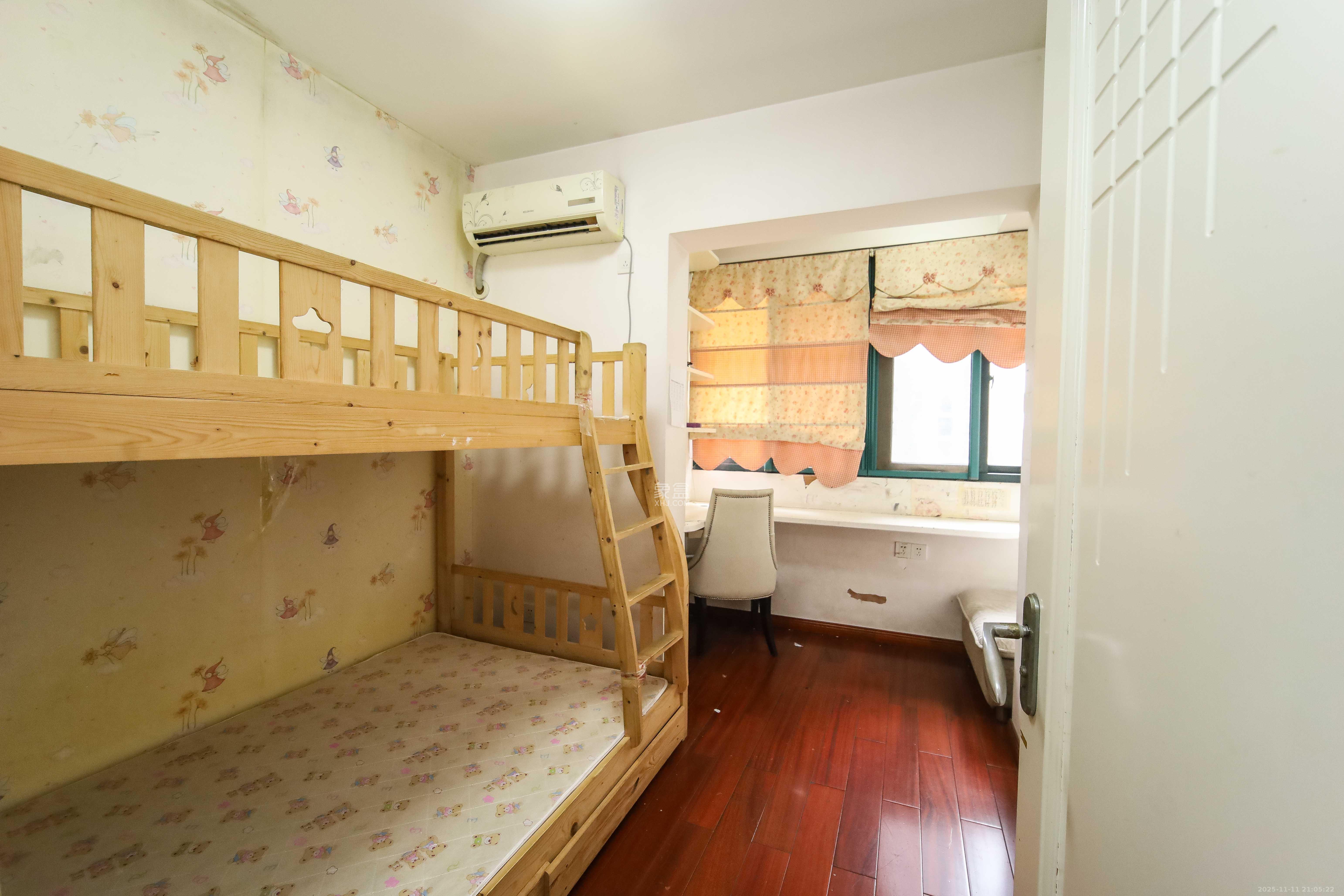 东玺门  3室2厅1卫    98.0万卧室