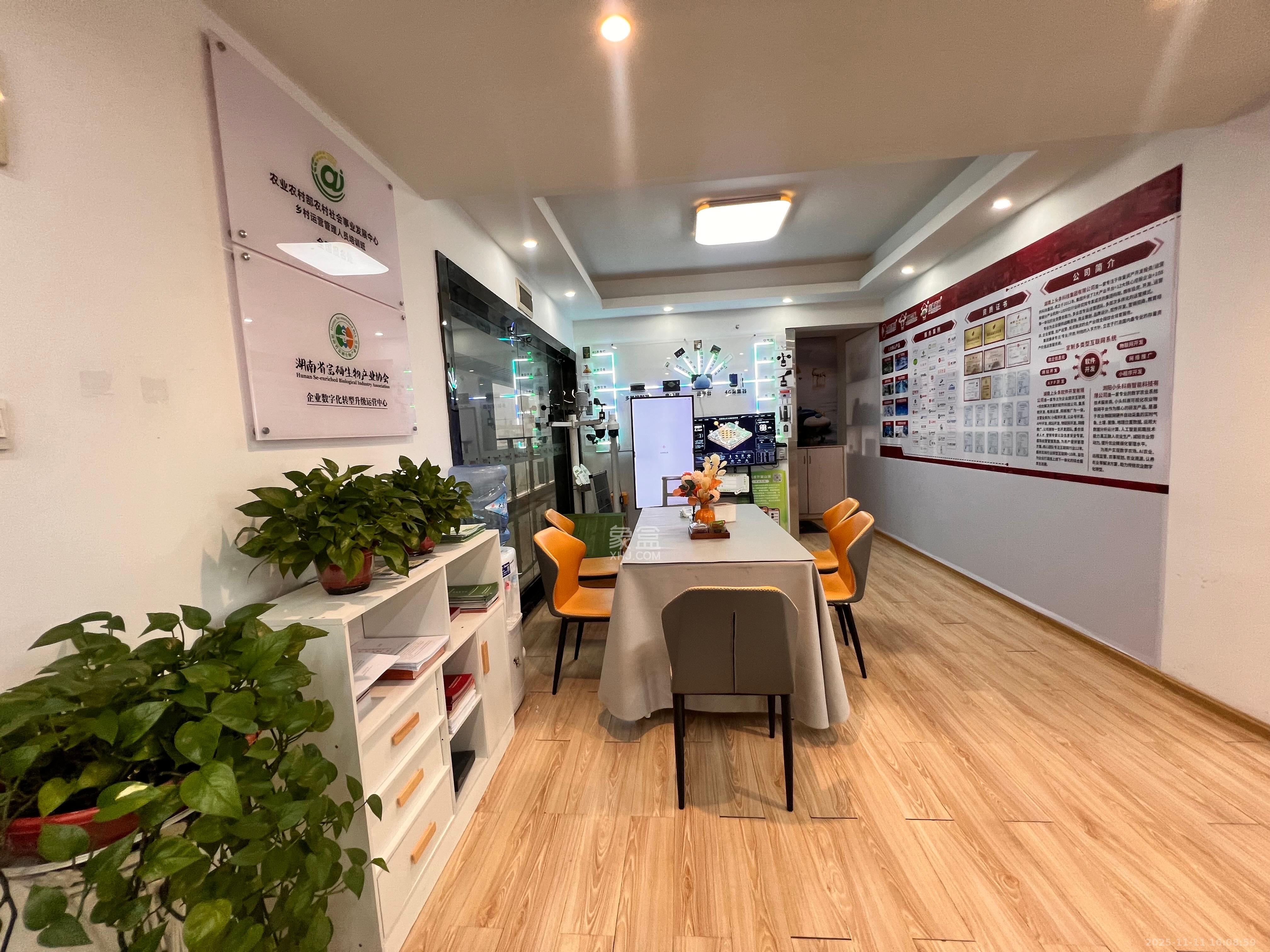 长房中庭国际（东郡华蓉广场）  1室2厅1卫    5500.0元/月室内图