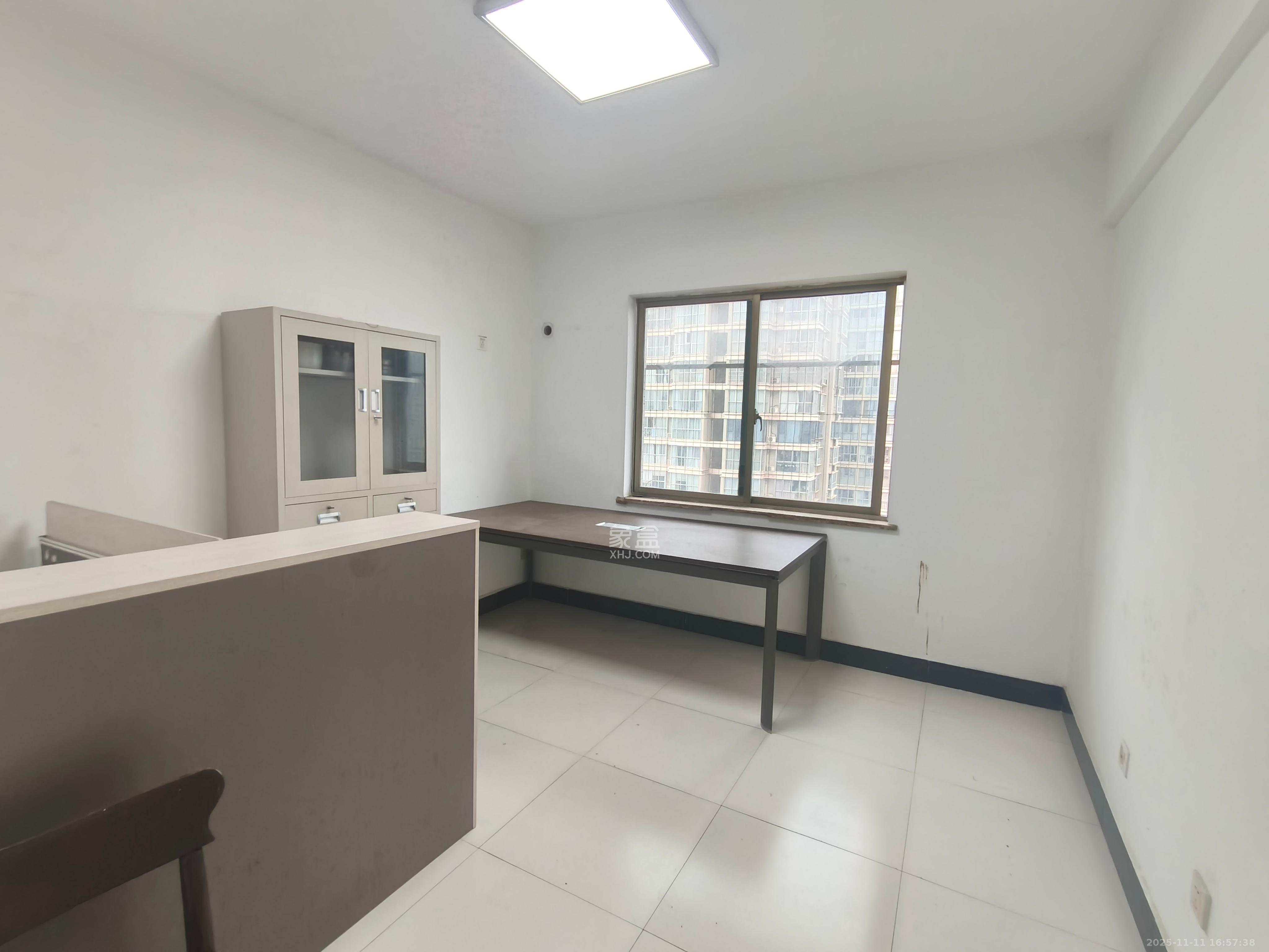 香颂国际  3室1厅1卫    1700.0元/月室内图