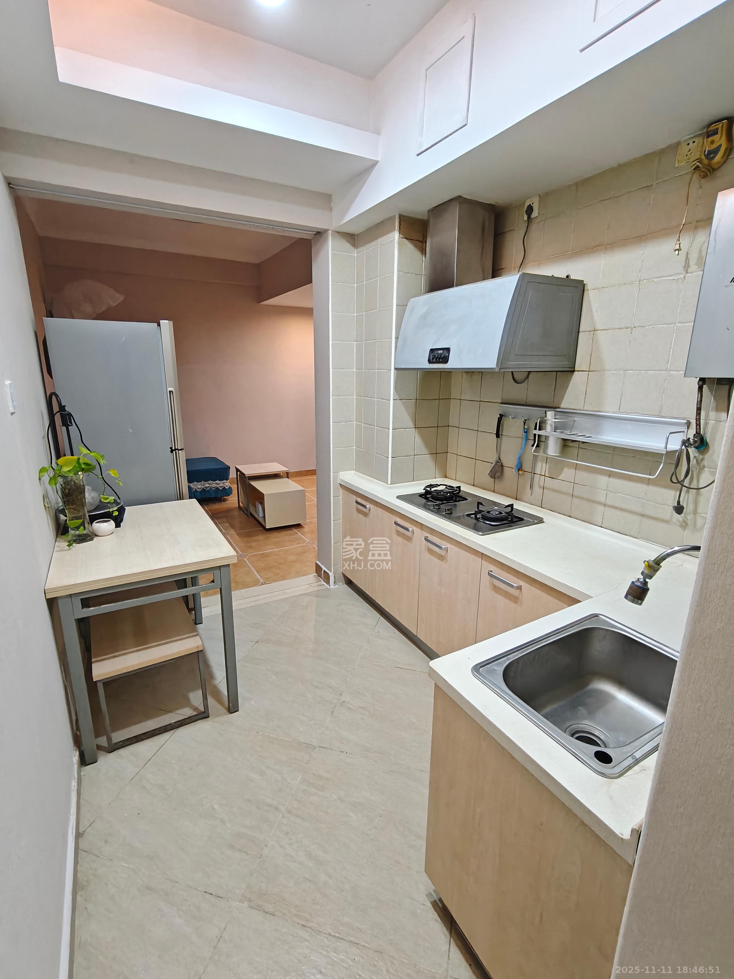 佳天瑞宁花园 1室2厅1卫 1800.0元/月 佳天瑞宁花园 1室2厅1卫 1800.0元/月室内图