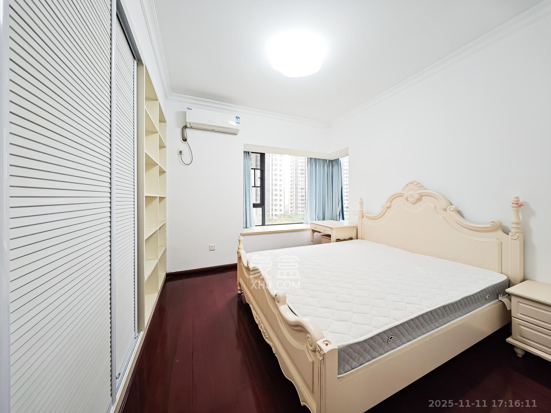 恒鑫山水卿卿  3室2厅2卫    88.0万卧室