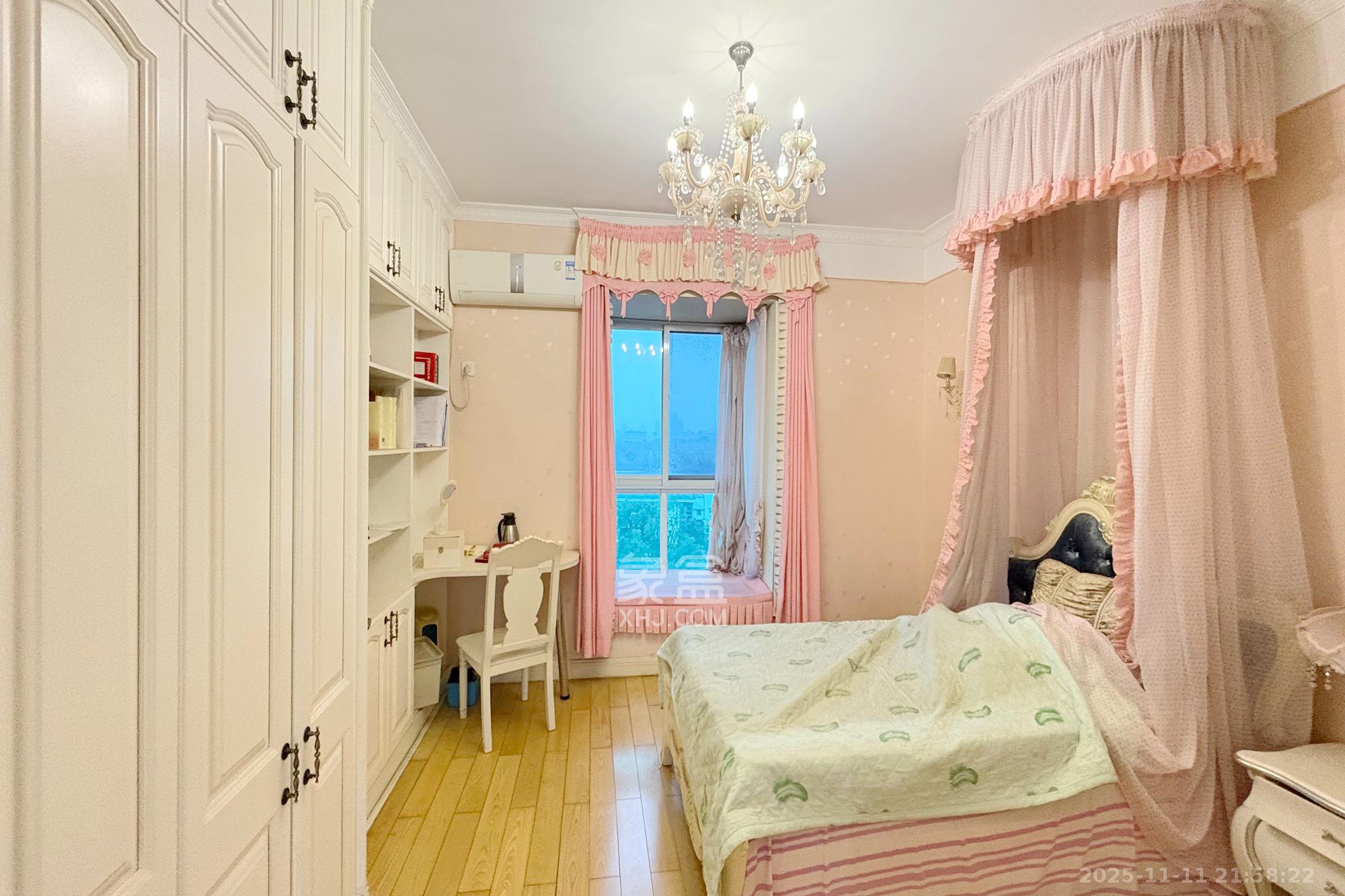 京电花园 5室2厅2卫 240.0万 京电花园 5室2厅2卫 240.0万其他