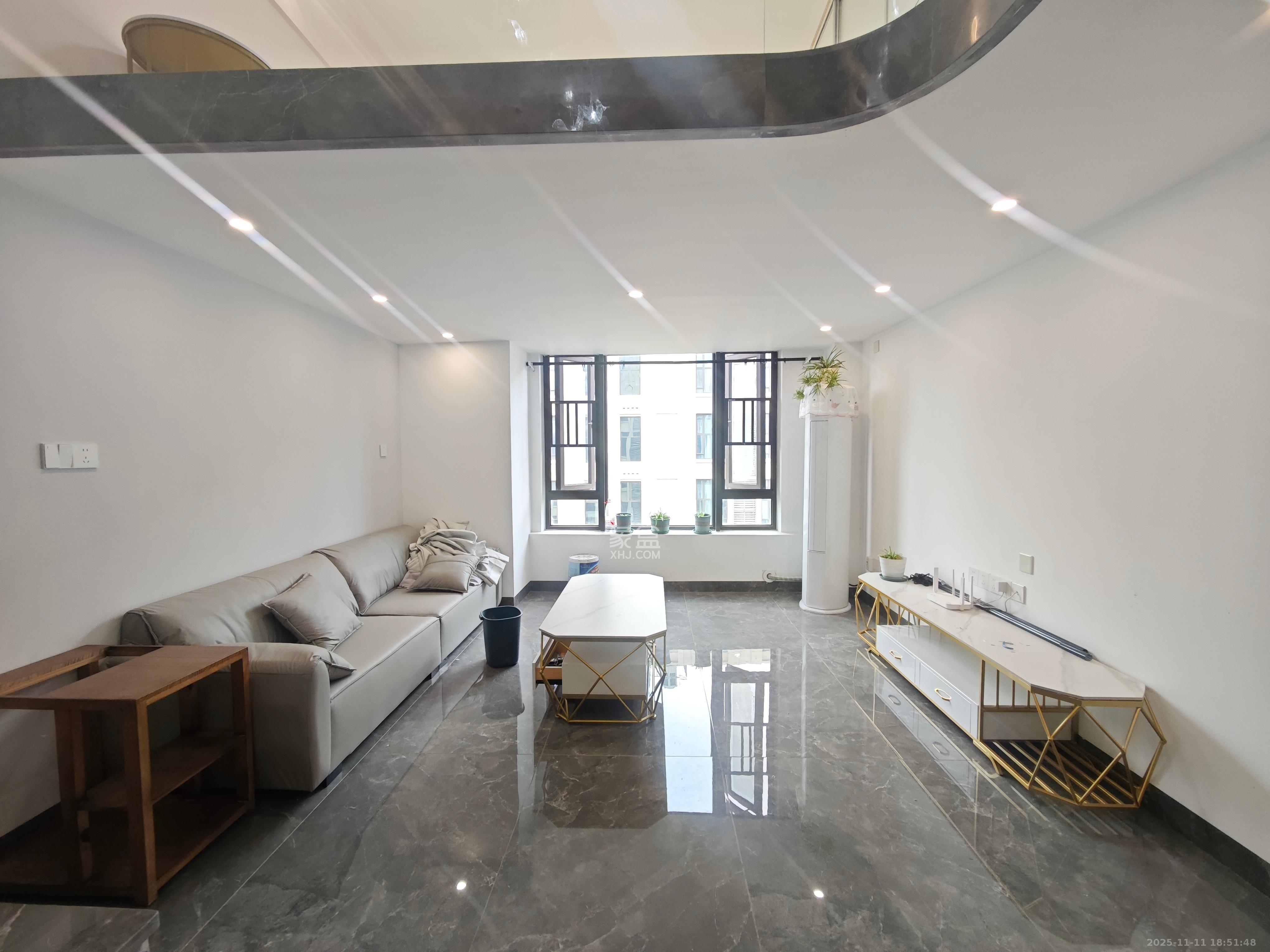 世茂璀璨天城公寓  2室2厅1卫    2400.0元/月