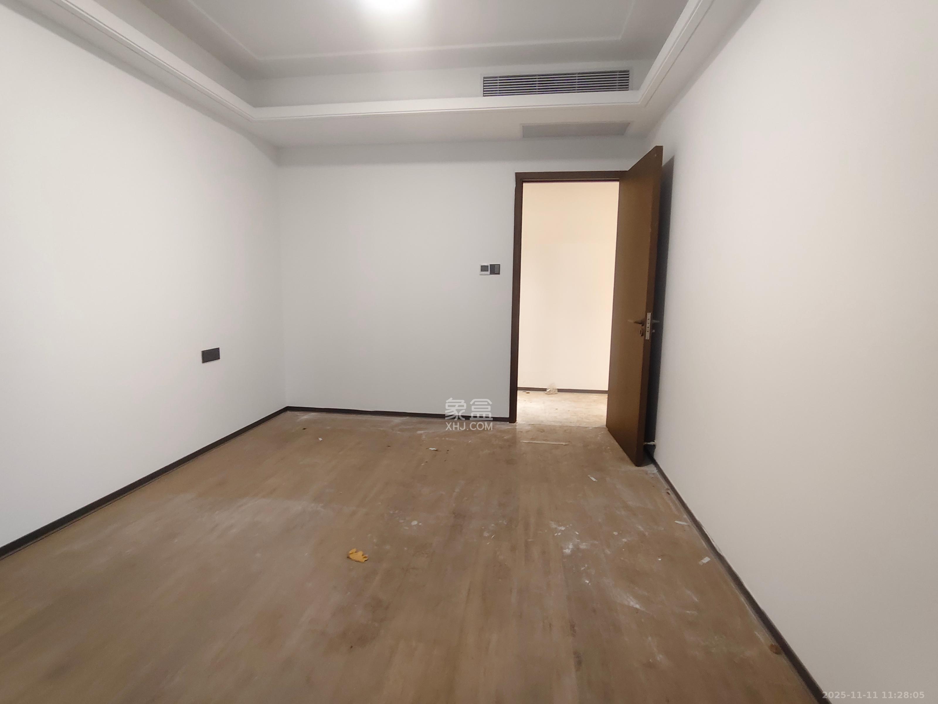 荣盛锦绣学府  3室2厅2卫    2500.0元/月室内图