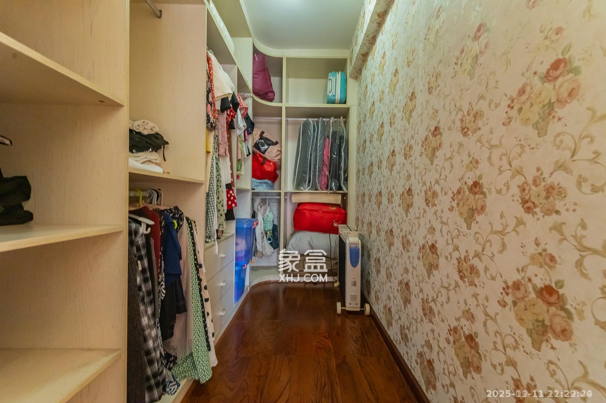 华润凤凰城三期 4室2厅2卫 5000.0元/月 华润凤凰城三期 4室2厅2卫 5000.0元/月室内图