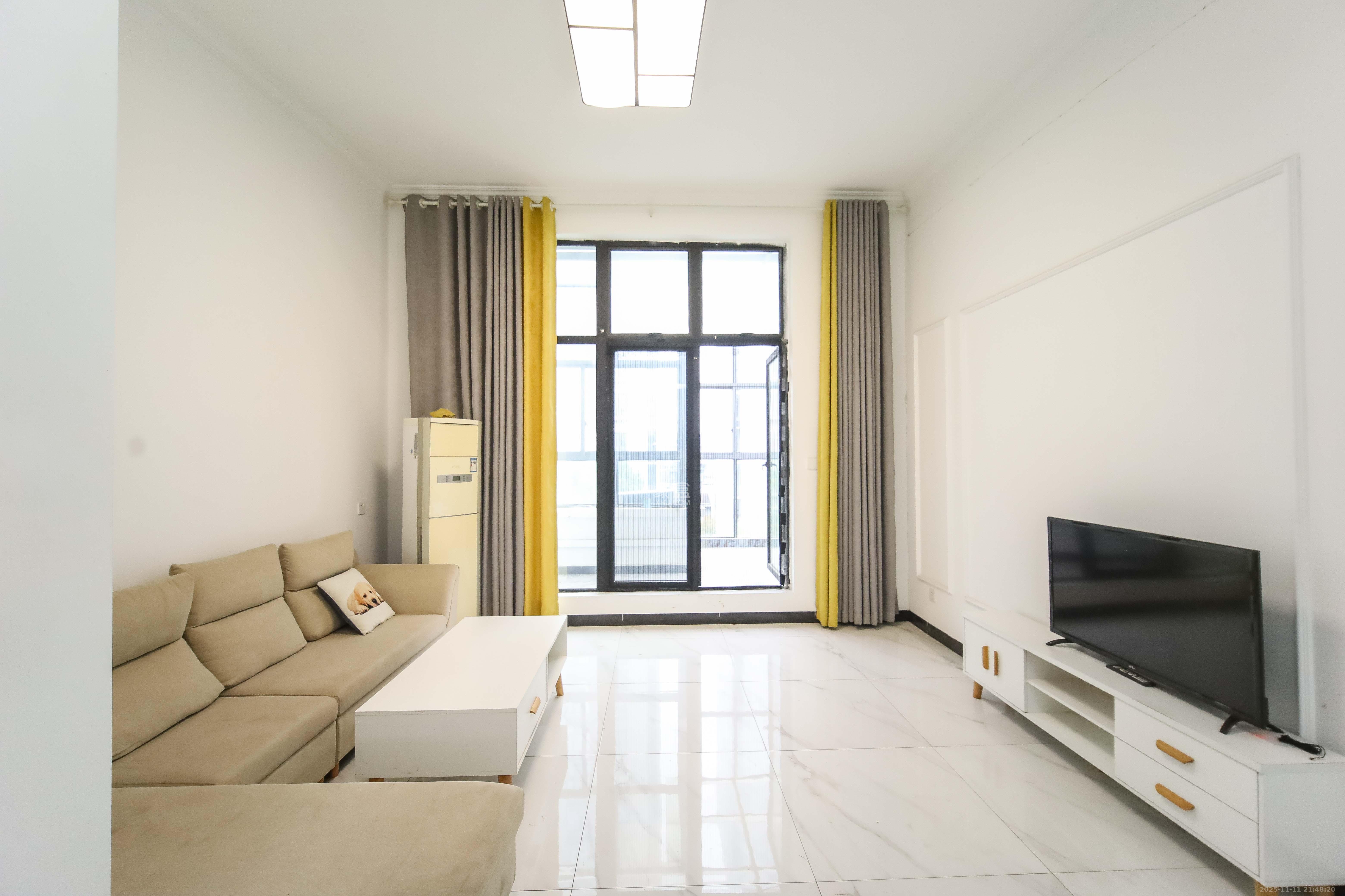 西街花园 2室2厅1卫 86.0万 西街花园 2室2厅1卫 86.0万客厅