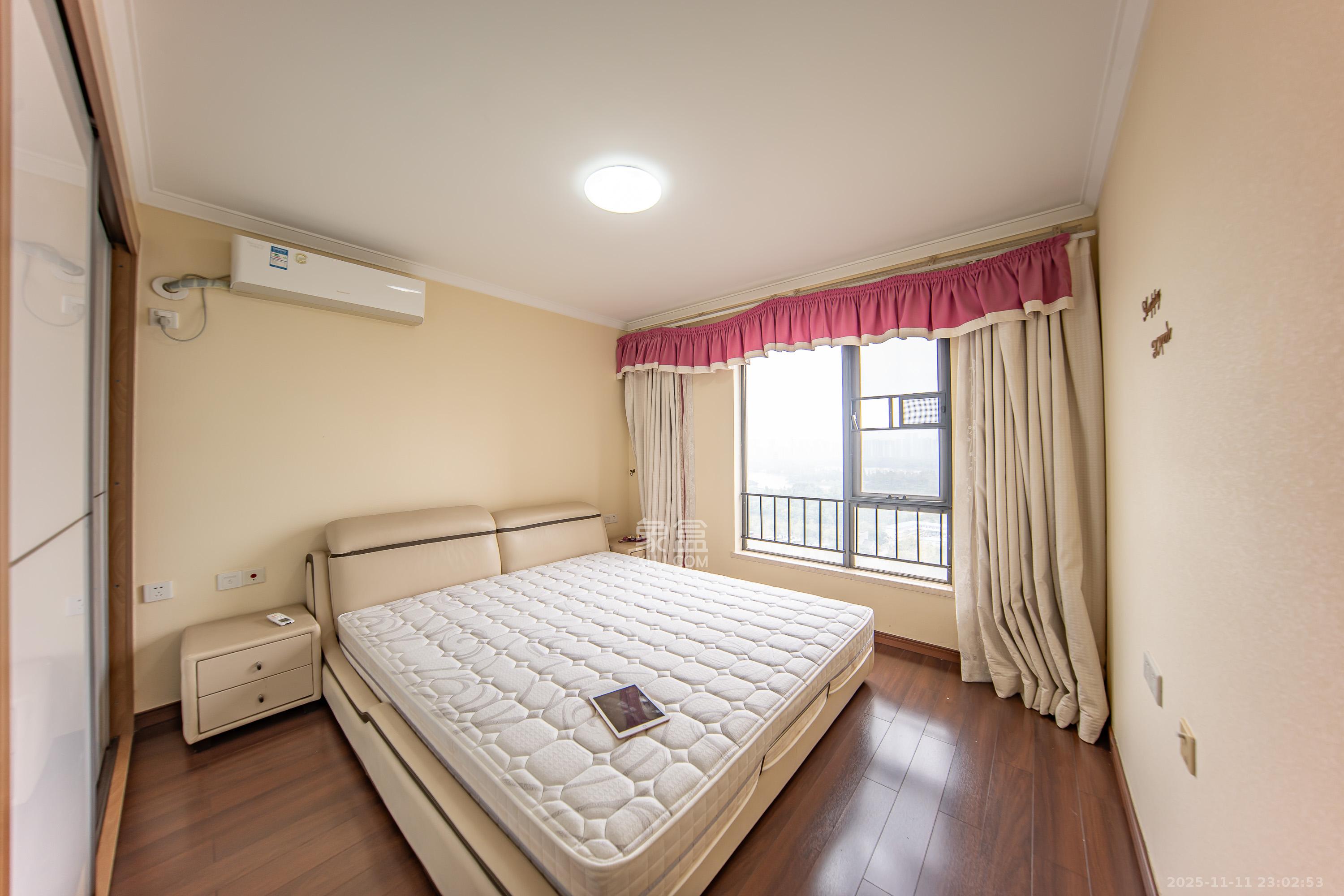 万科白鹭郡  3室2厅1卫    122.8万卧室