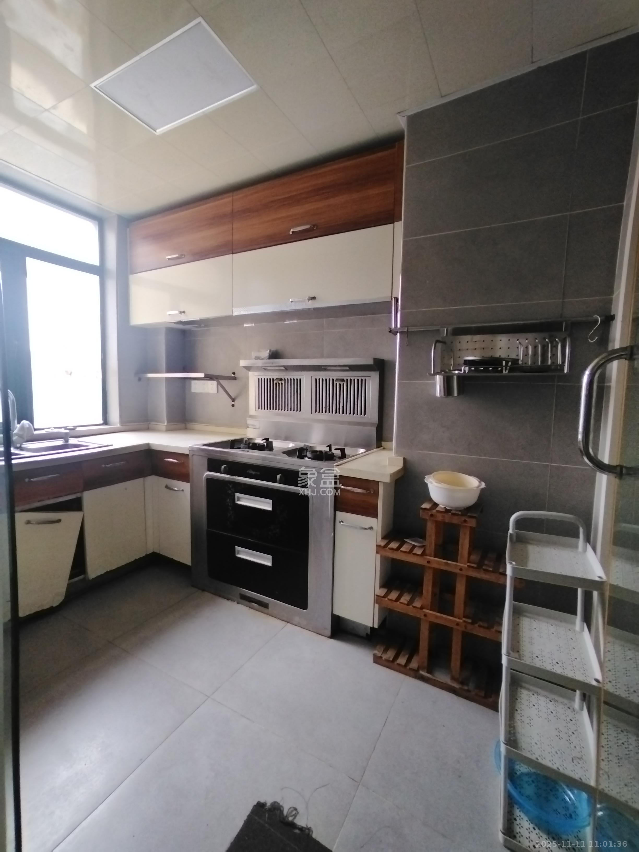 滨江金座 3室2厅2卫 3200.0元/月 滨江金座 3室2厅2卫 3200.0元/月室内图