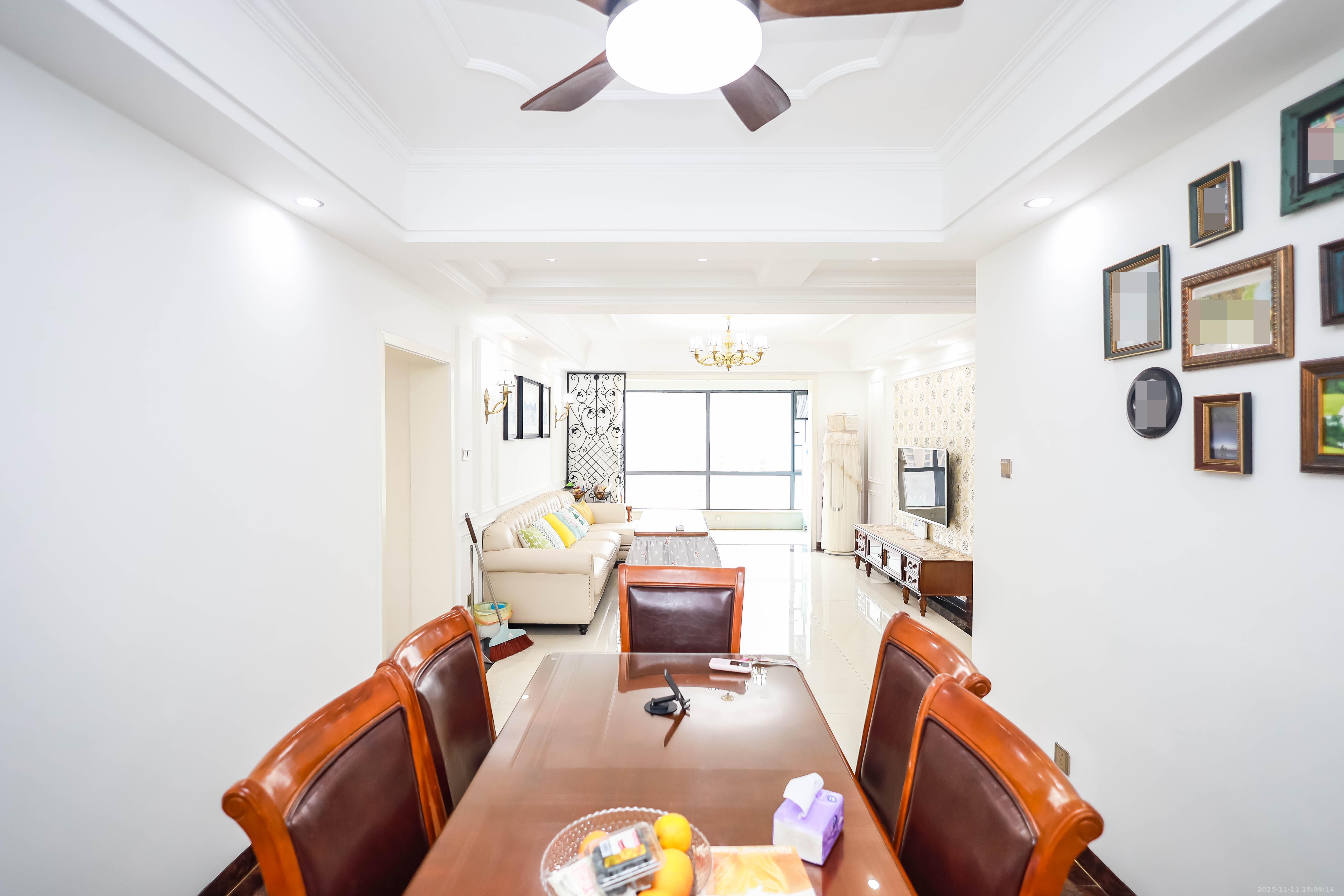 盛世耀凯 4室2厅1卫 150.0万 盛世耀凯 4室2厅1卫 150.0万客厅