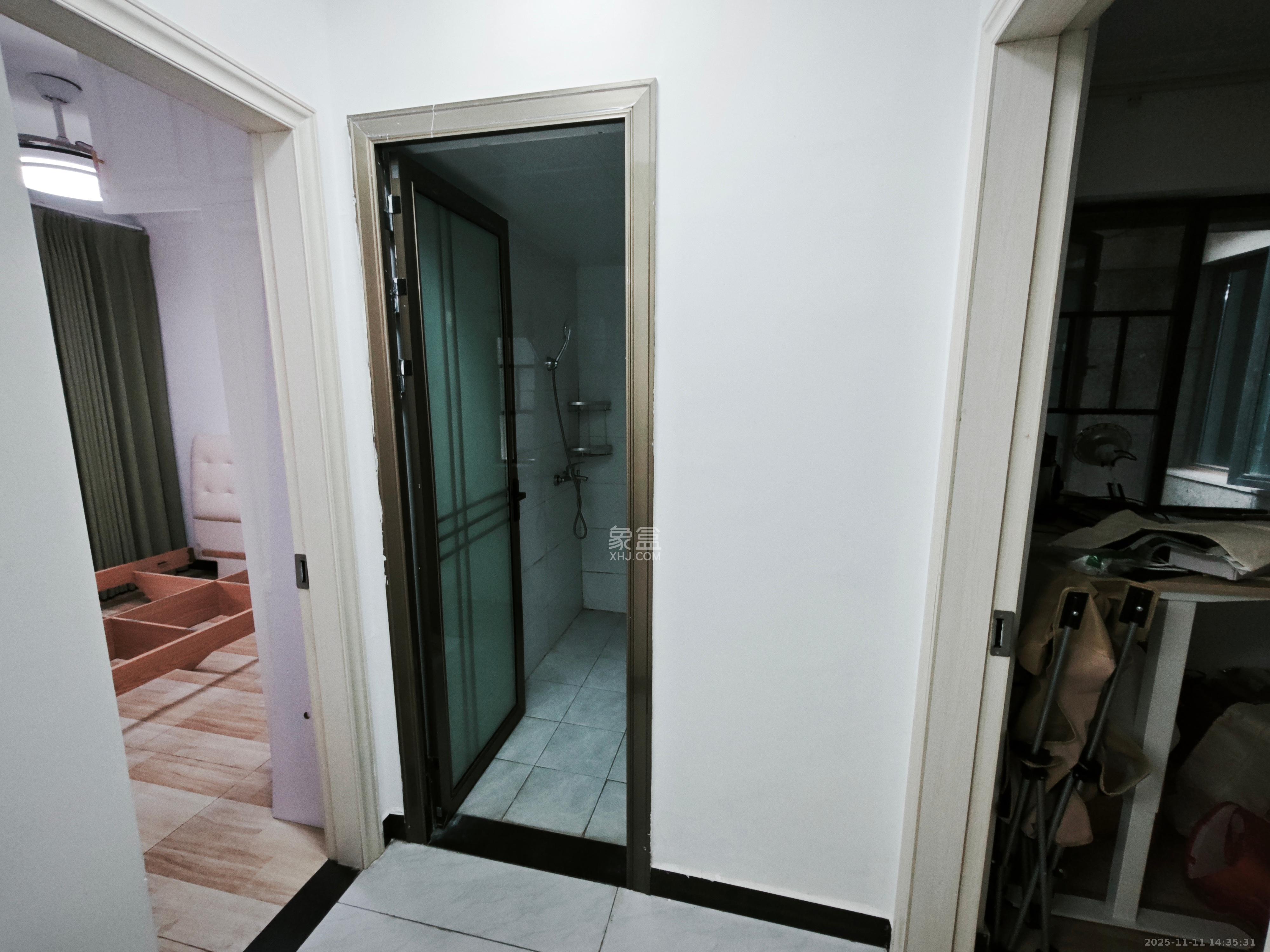 长房云时代  3室2厅1卫    1900.0元/月室内图