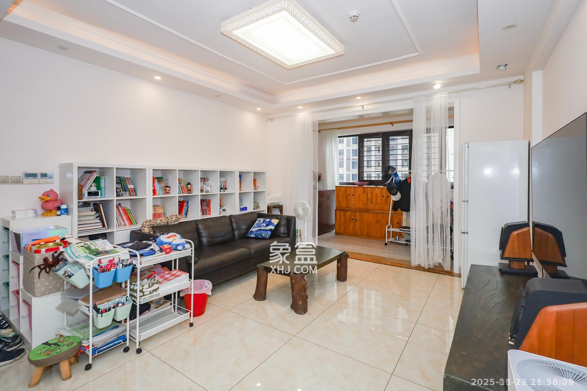 南山雍江汇（滨江国际新城）  4室2厅2卫    4000.0元/月