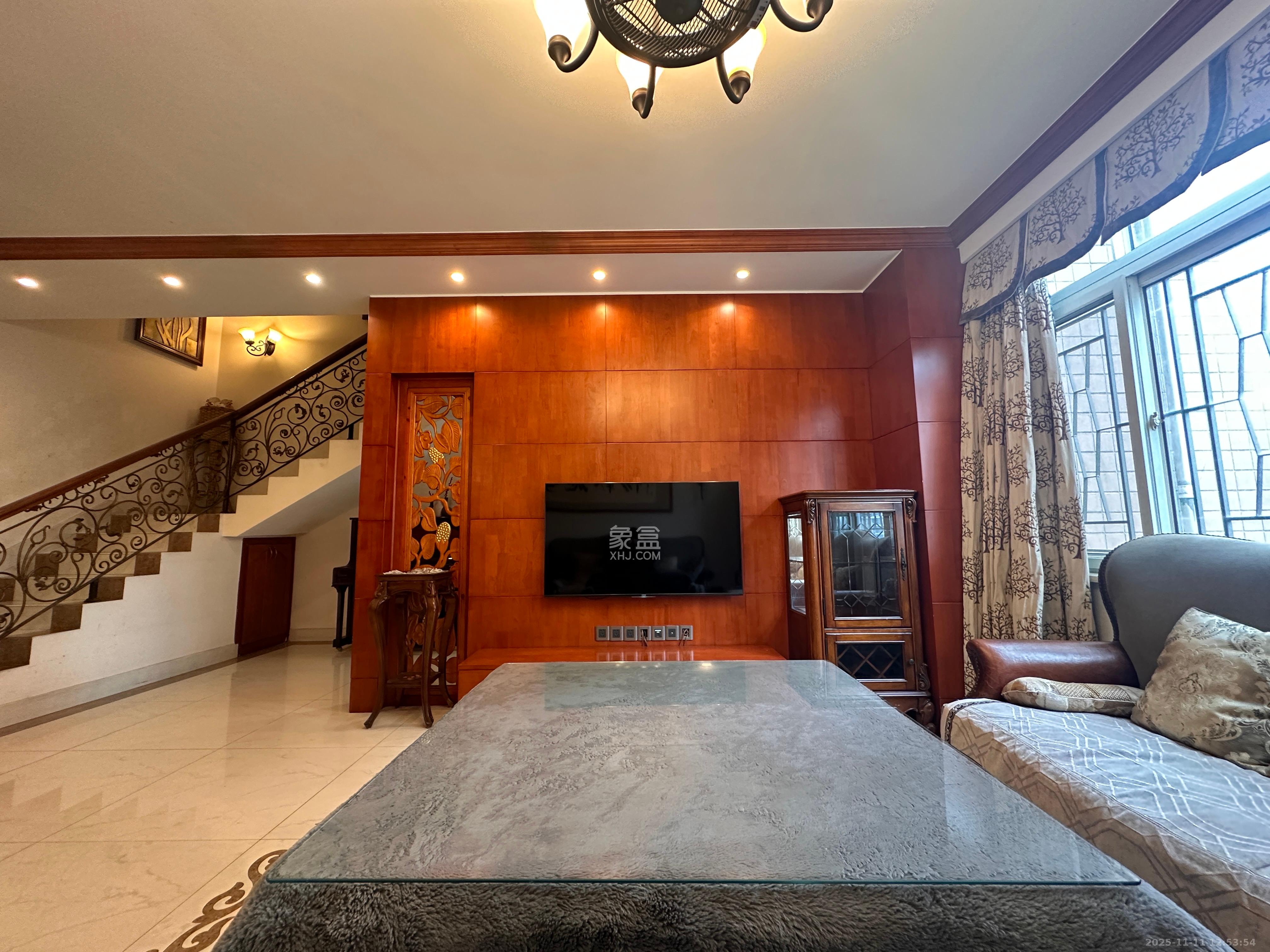 君临天厦  4室2厅2卫    8000.0元/月室内图