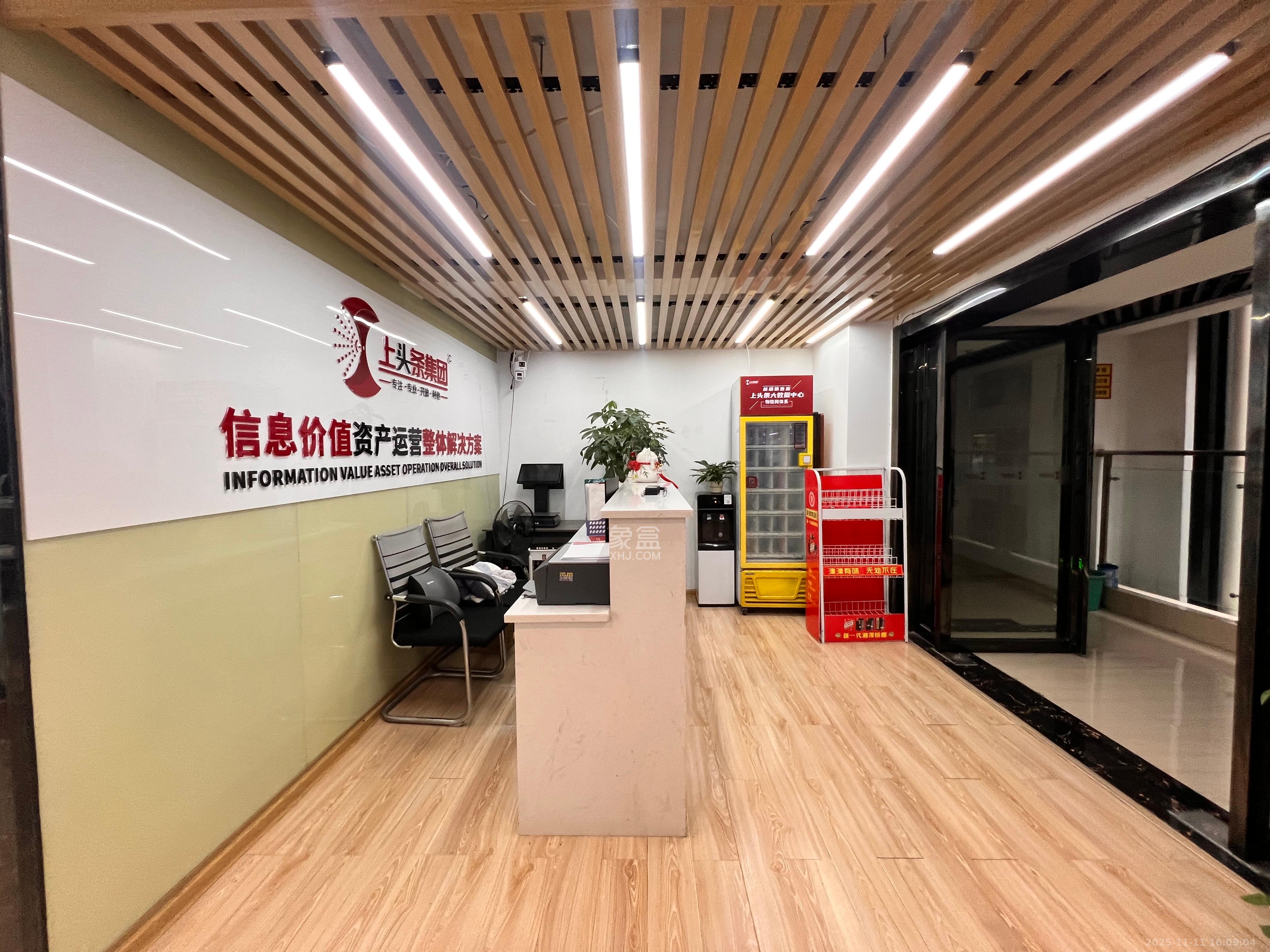 长房中庭国际(东郡华蓉广场) 1室2厅1卫 5500.0元/月 长房中庭国际(东郡华蓉广场) 1室2厅1卫 5500.0元/月室内图