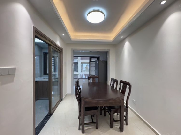 金湖壹号  3室2厅2卫    4200.0元/月室内图