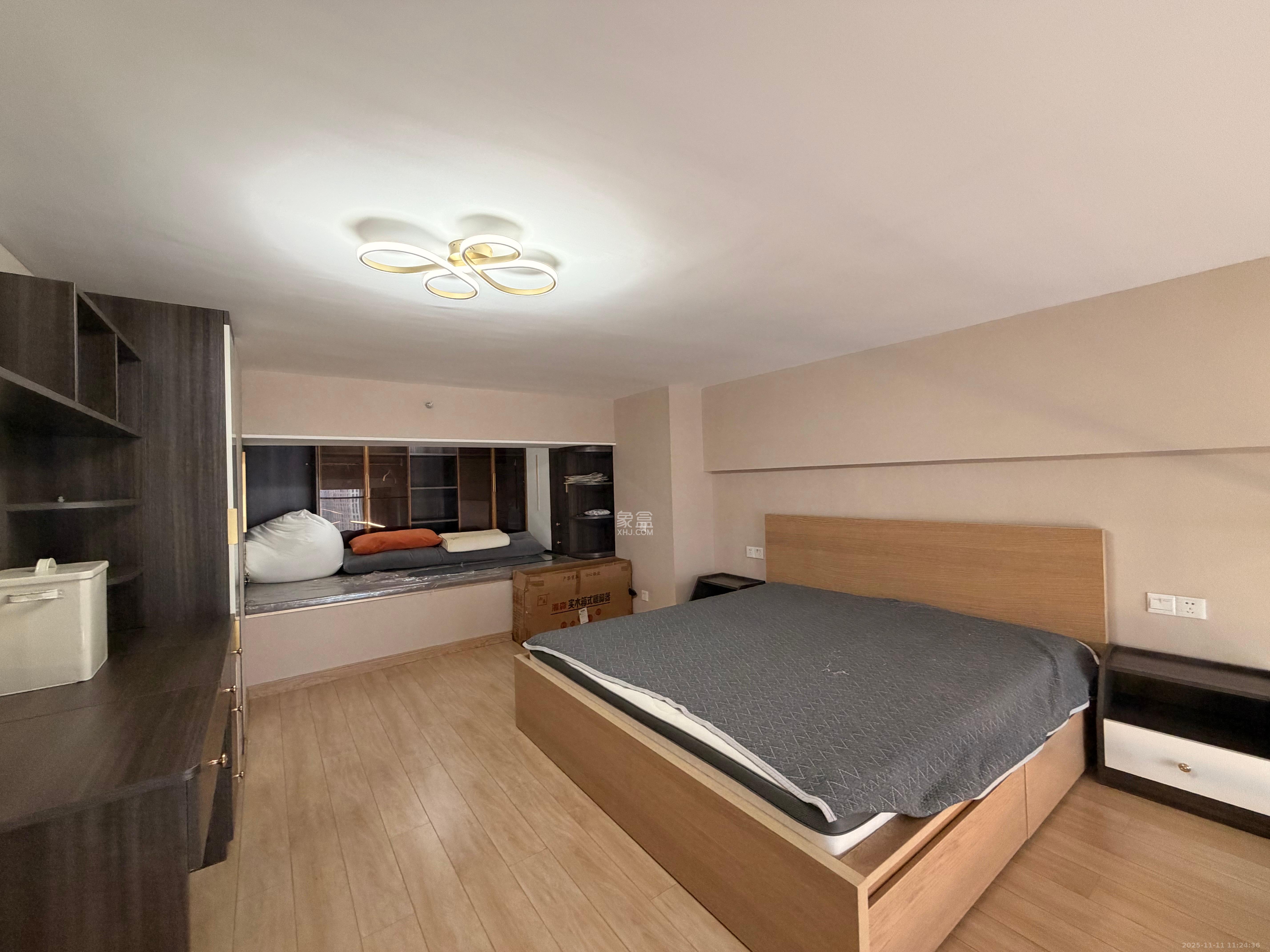 远洋外滩壹号  1室1厅1卫    2400.0元/月