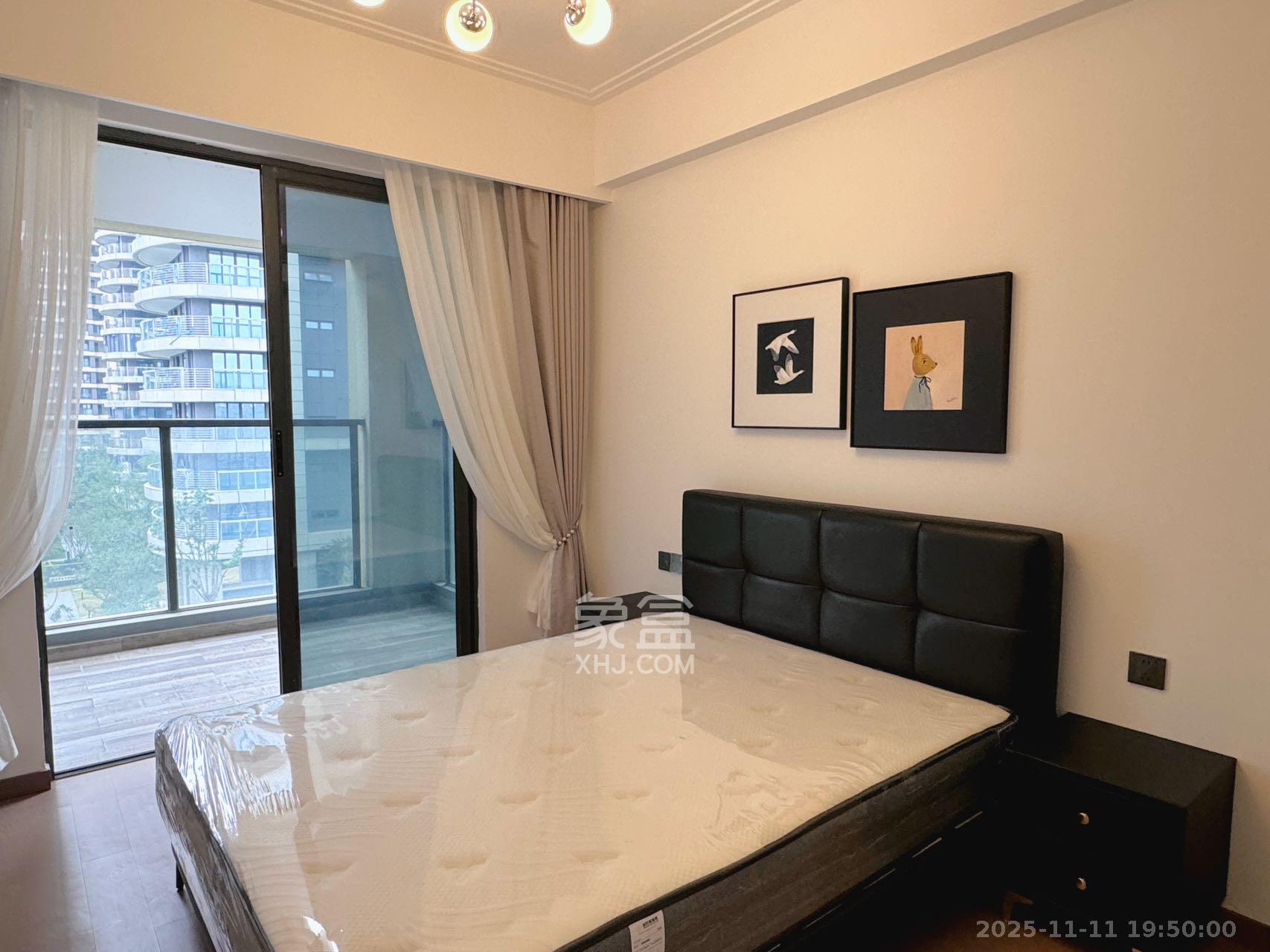 绿地V岛  4室2厅2卫    4600.0元/月室内图