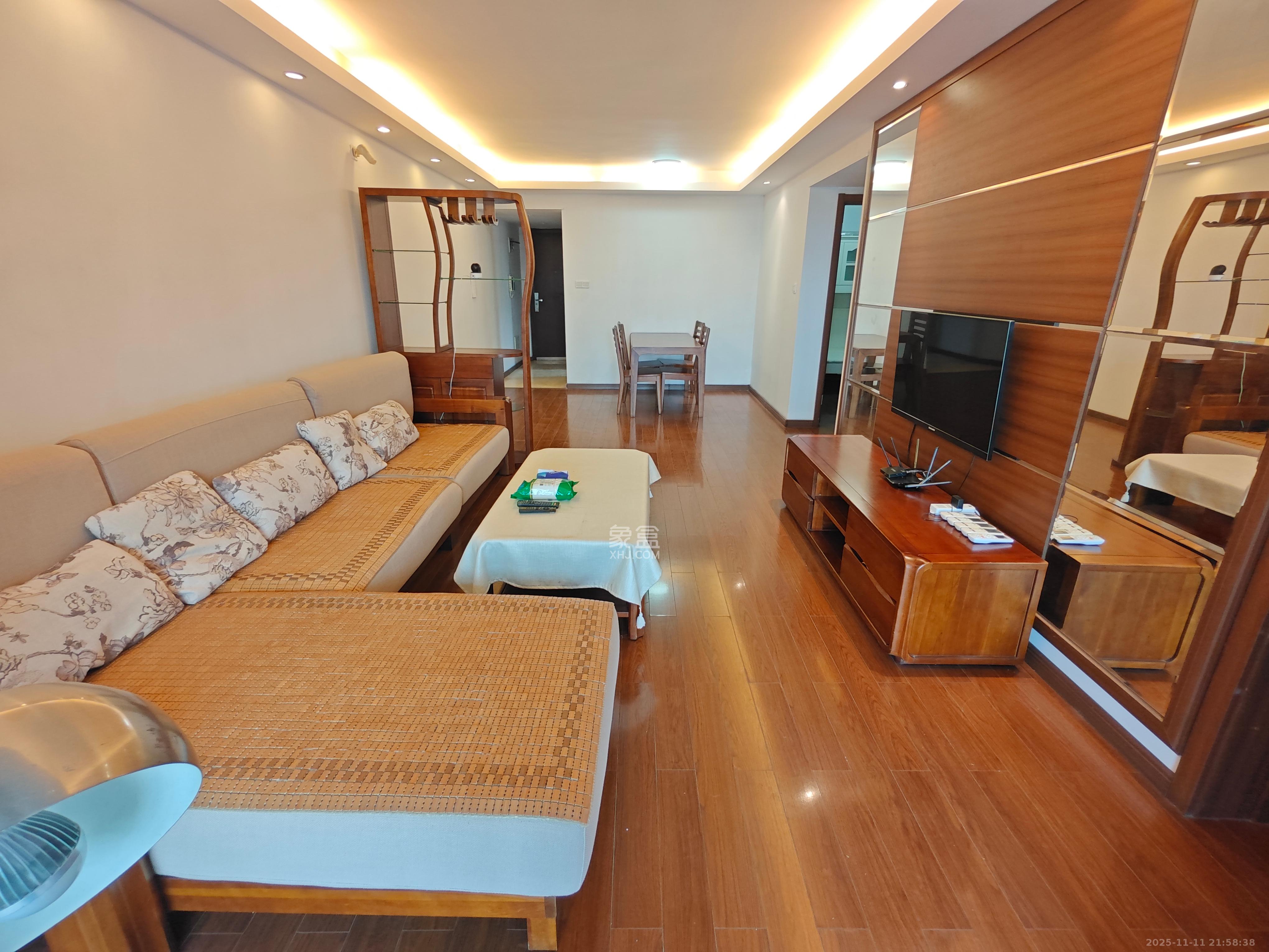 万科城 3室2厅1卫 2500.0元/月 万科城 3室2厅1卫 2500.0元/月室内图