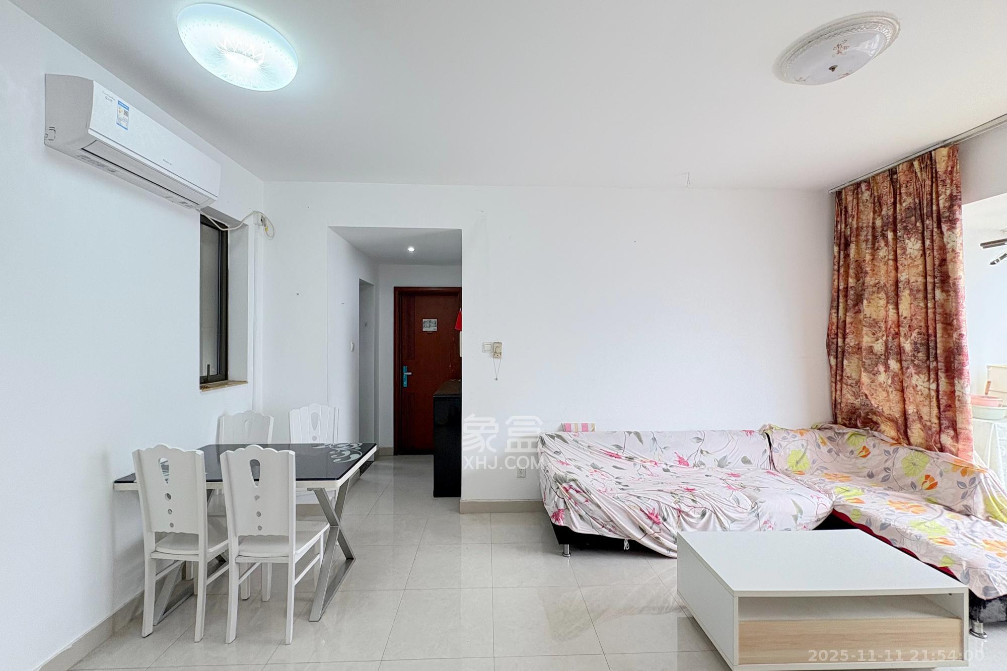 盛世美居荷园  3室2厅2卫    135.0万客厅