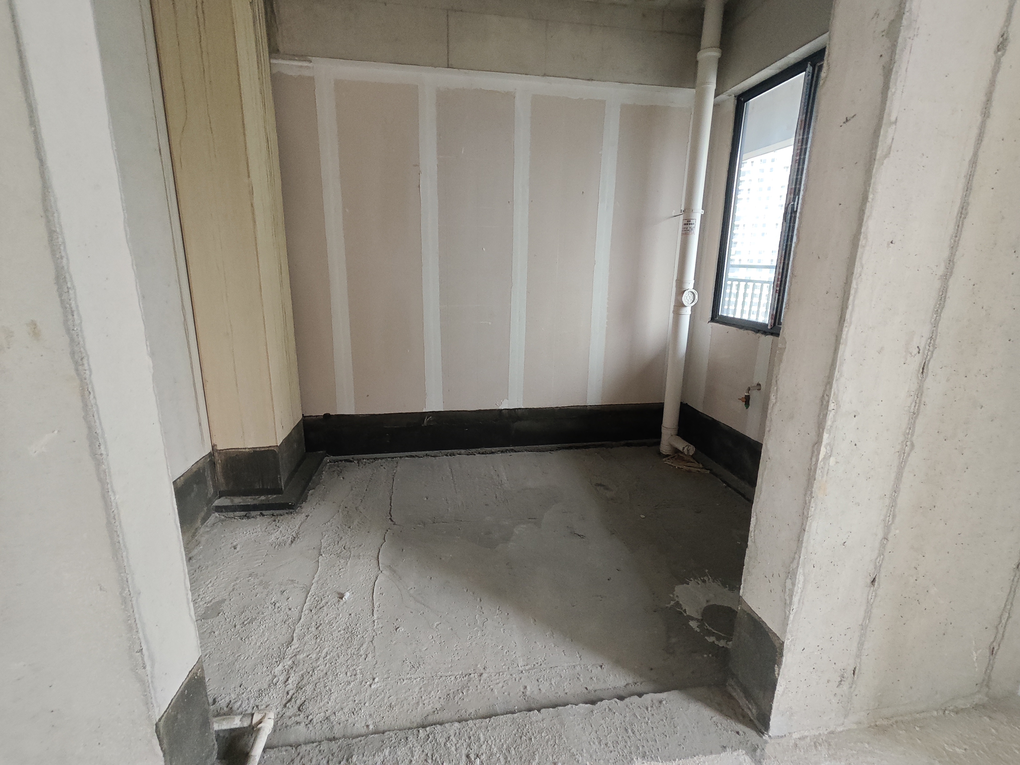 湘中府央玺  1室0厅0卫    86.8万客厅