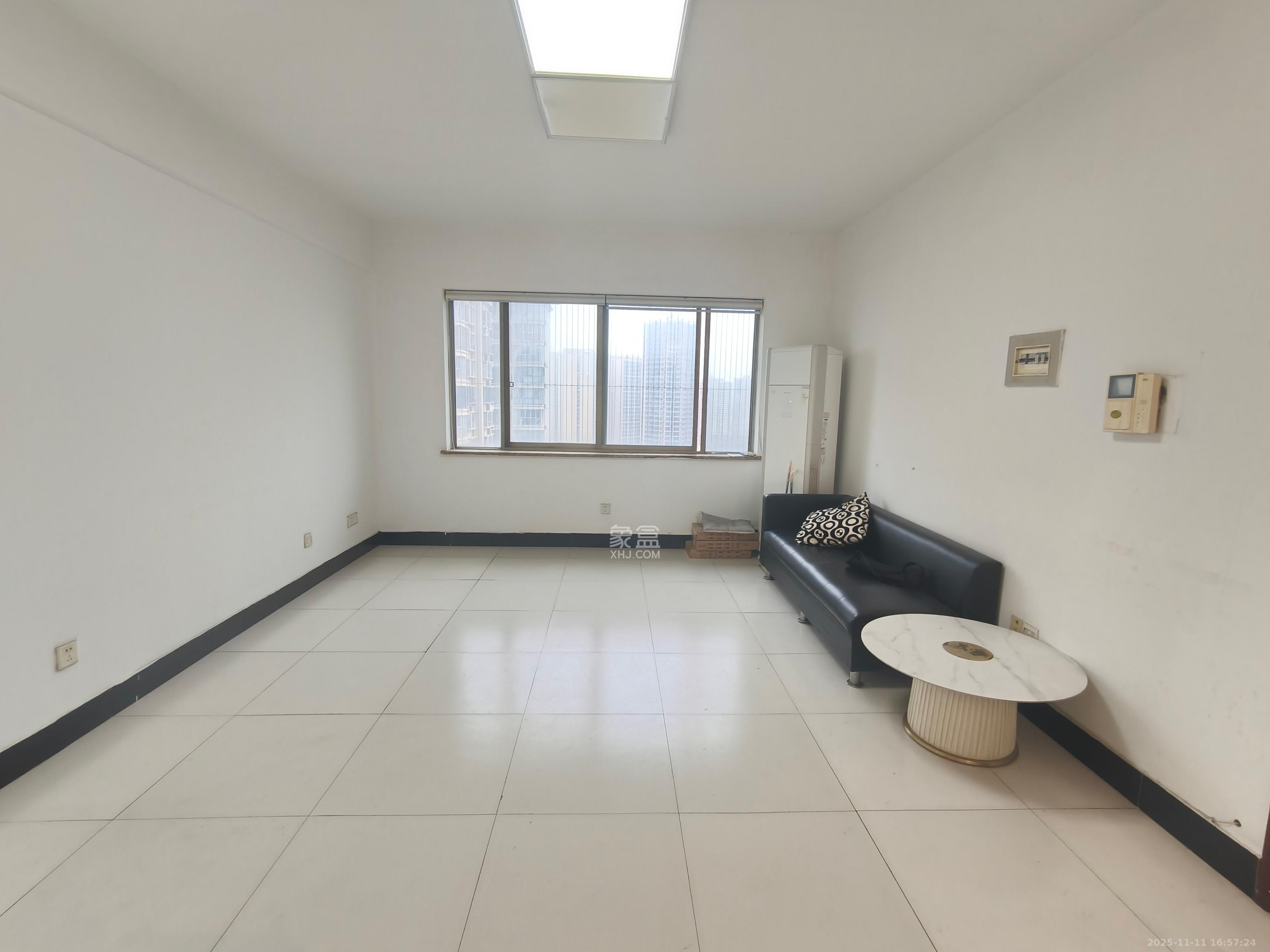 香颂国际  3室1厅1卫    1700.0元/月室内图