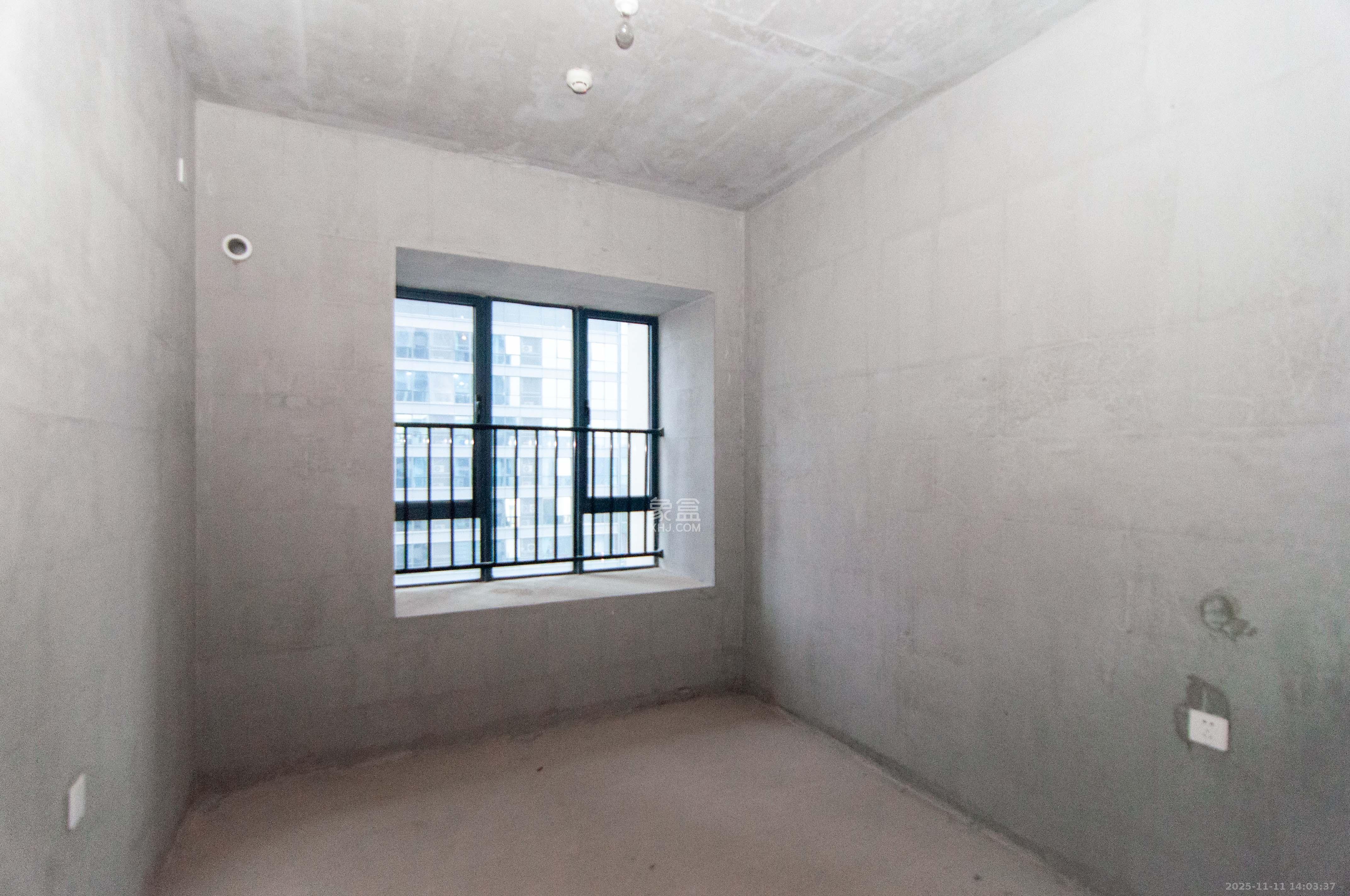 中建梅溪湖中心  4室2厅2卫    180.0万其他