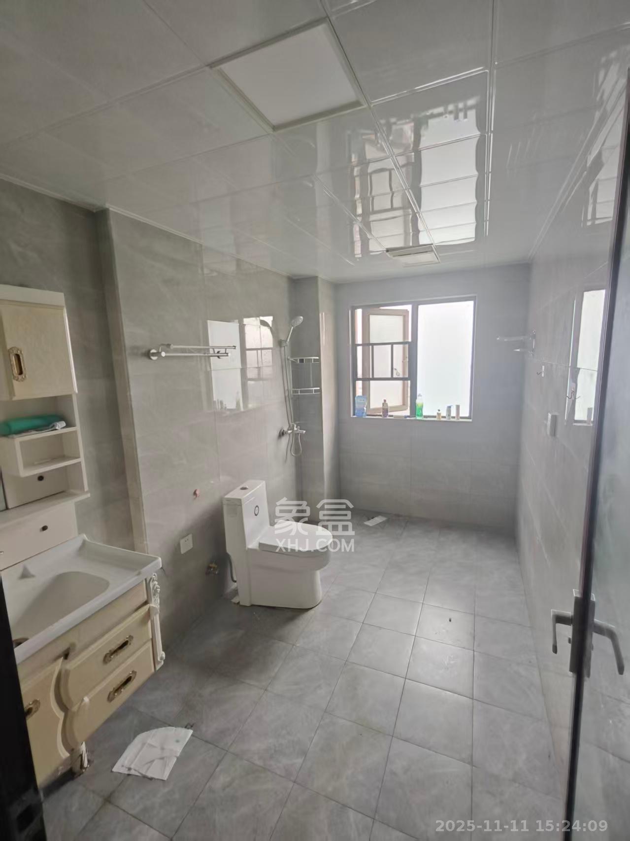 长房云时代  4室2厅2卫    3100.0元/月室内图