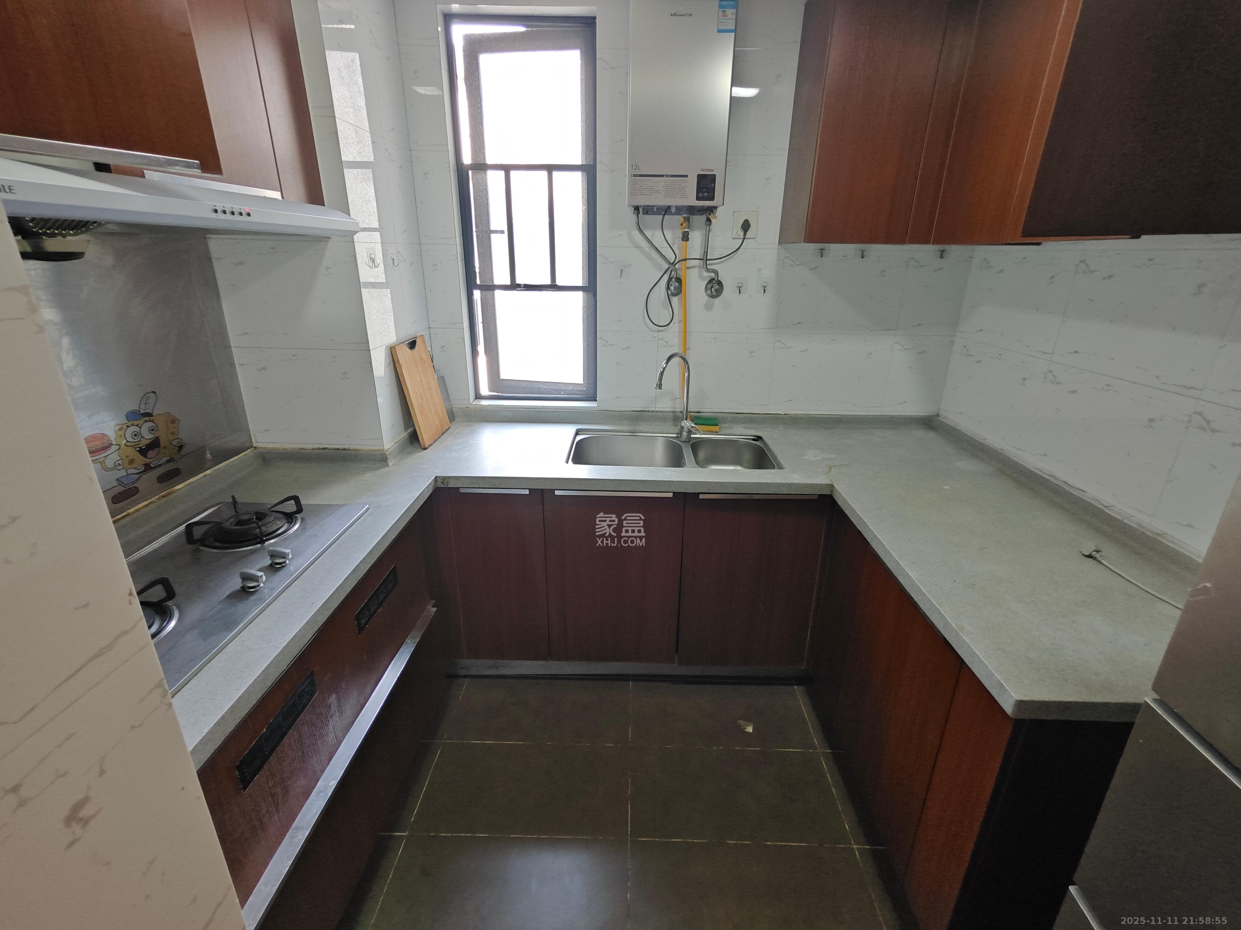 万科城  3室2厅1卫    2500.0元/月室内图