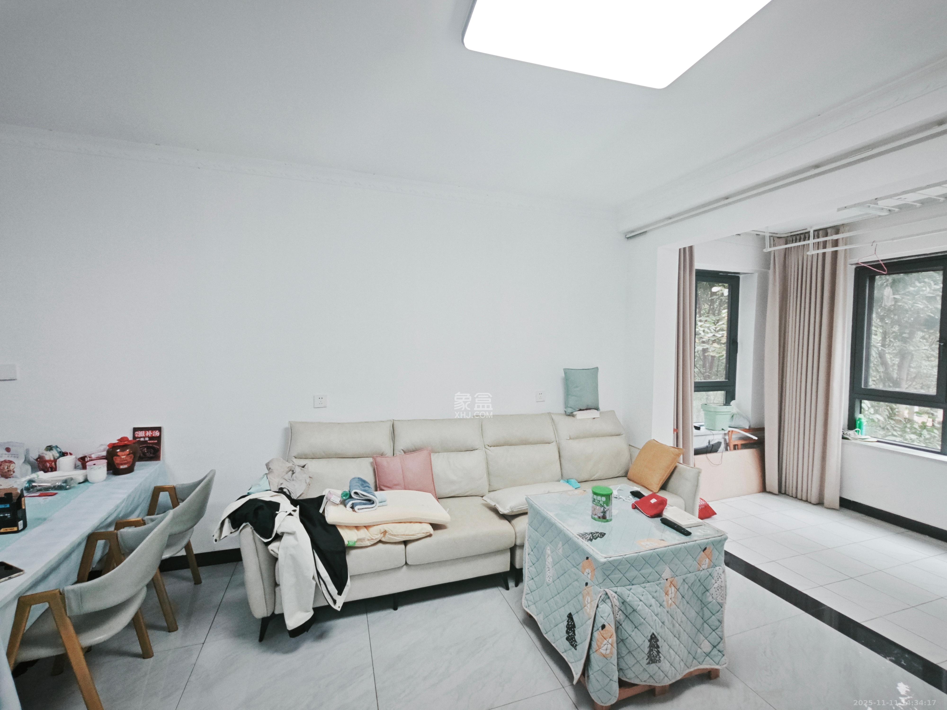 长房云时代 3室2厅1卫 1900.0元/月 长房云时代 3室2厅1卫 1900.0元/月室内图