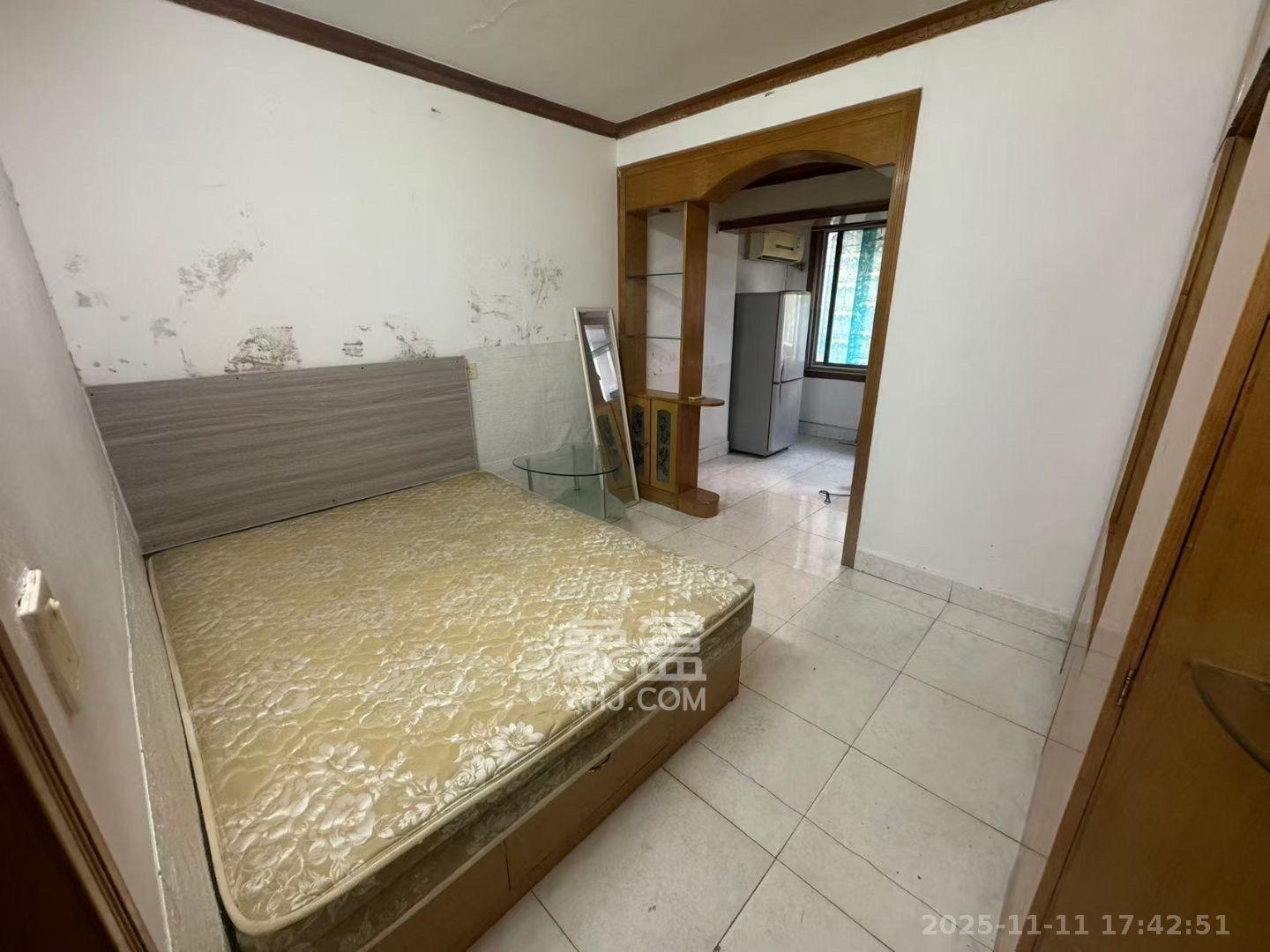 崇文里、崇圣里散盘  1室1厅1卫    1300.0元/月室内图