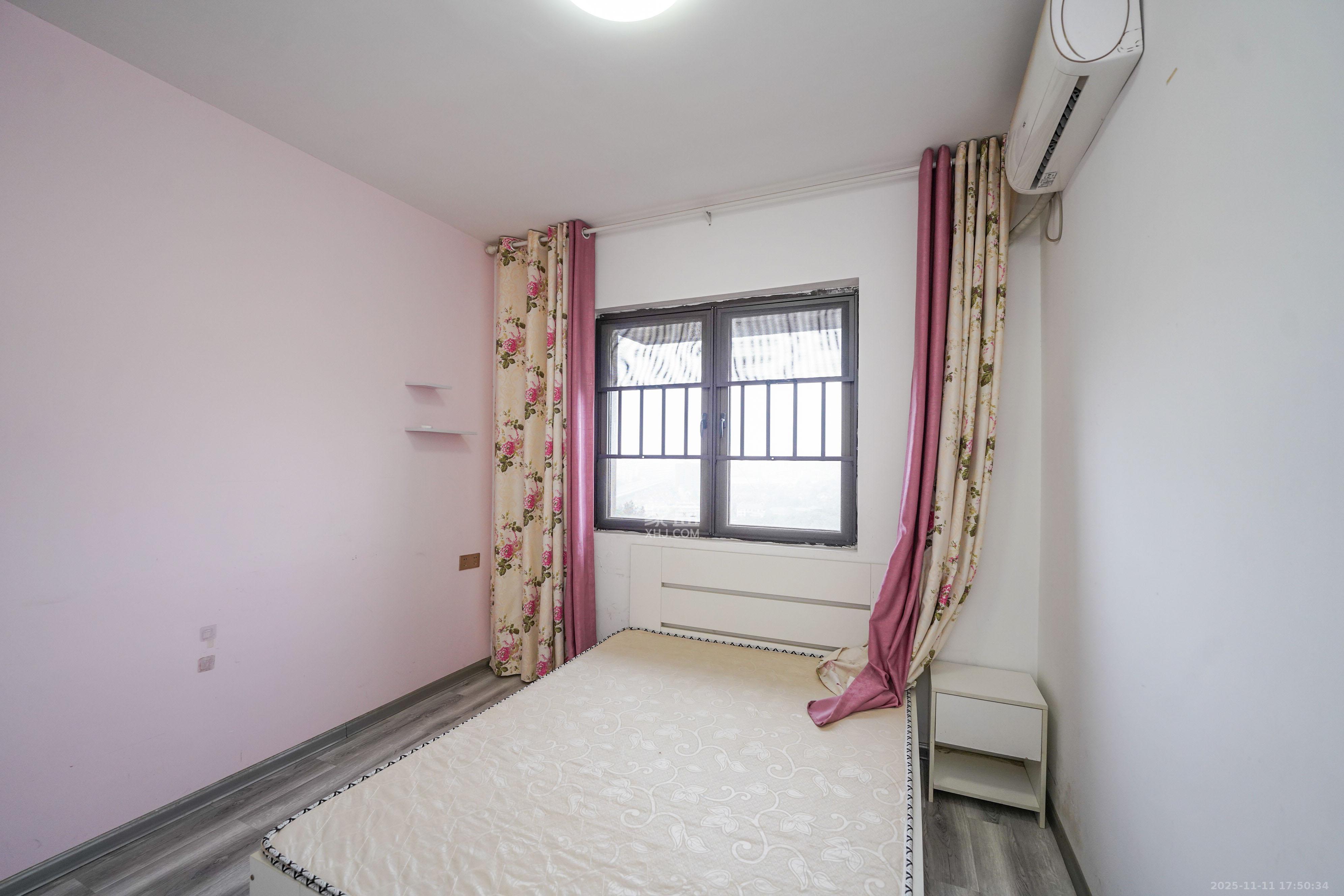 碧桂园公园壹号(凯怡茗苑) 3室2厅1卫 68.0万 碧桂园公园壹号(凯怡茗苑) 3室2厅1卫 68.0万卧室