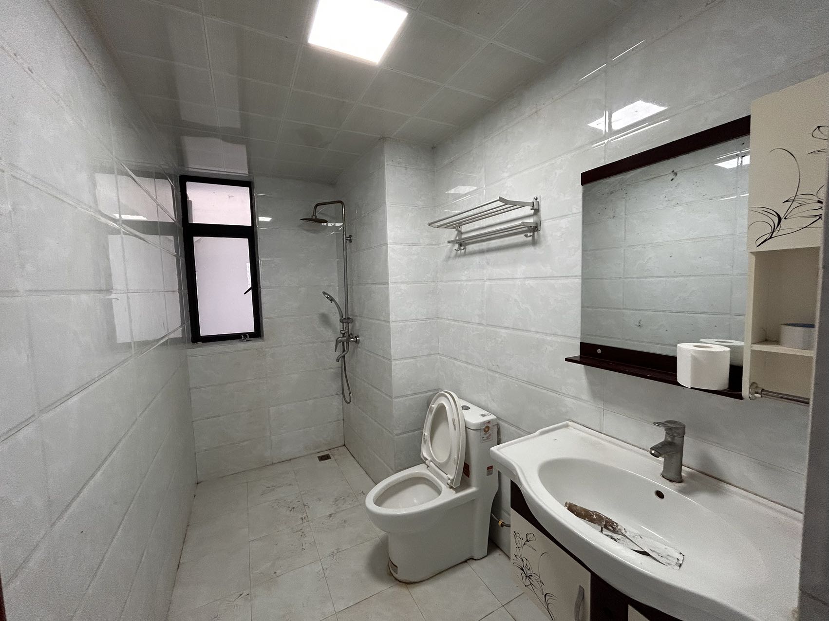 五源河公寓B区  3室2厅2卫    2500.0元/月室内图