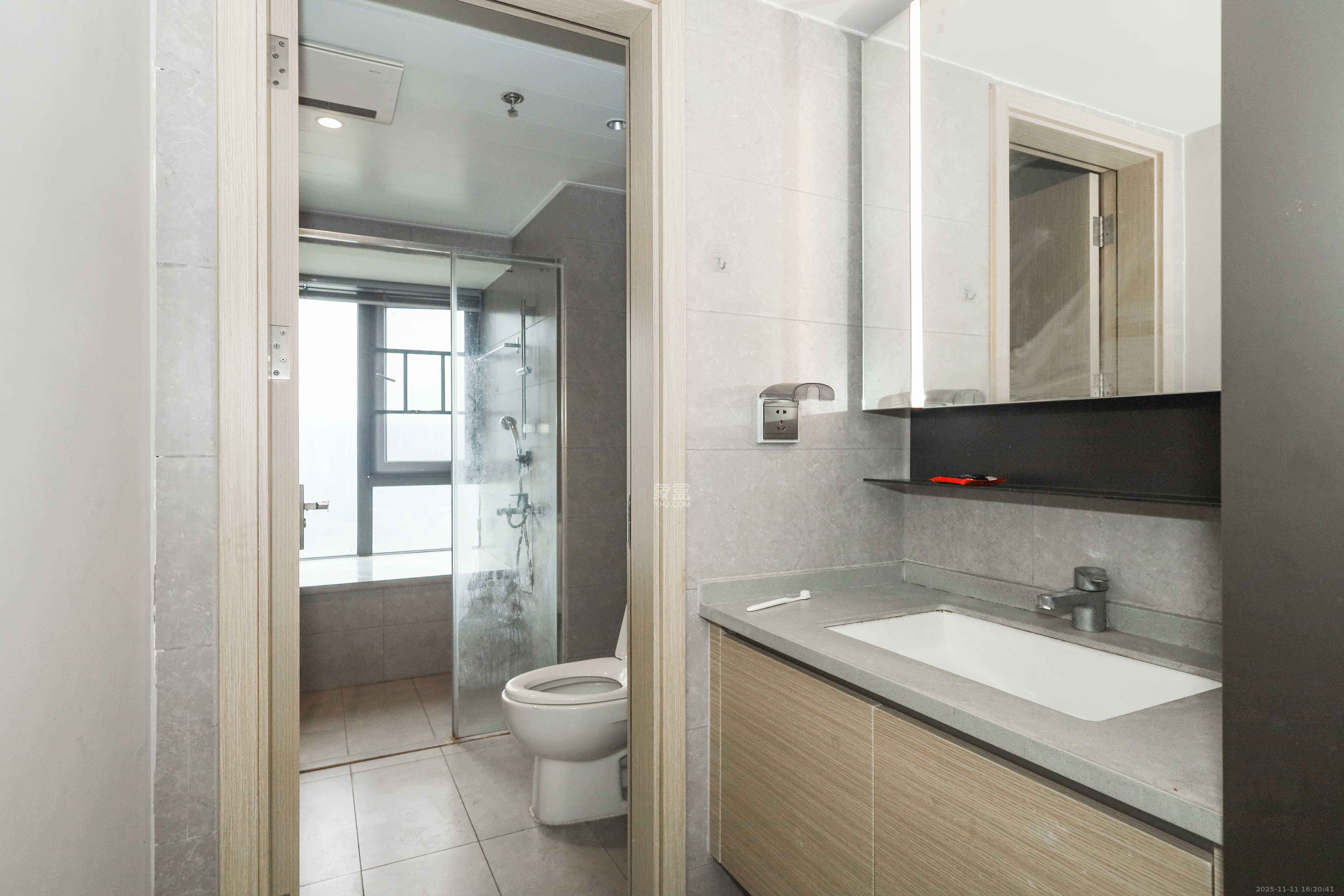 时代梅溪领峰  4室2厅2卫    168.0万卫生间