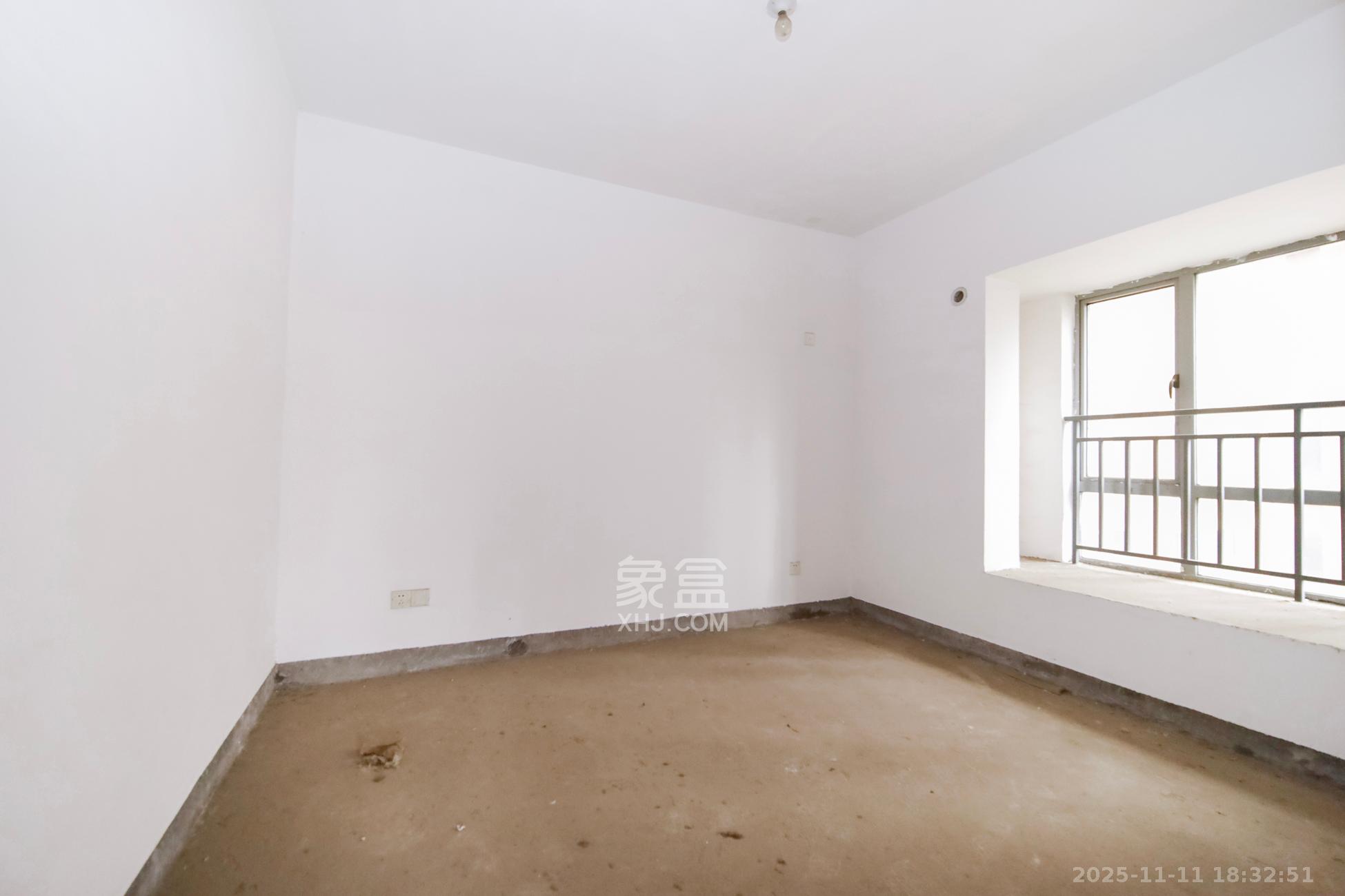 上海城小区  4室2厅2卫    138.0万卧室