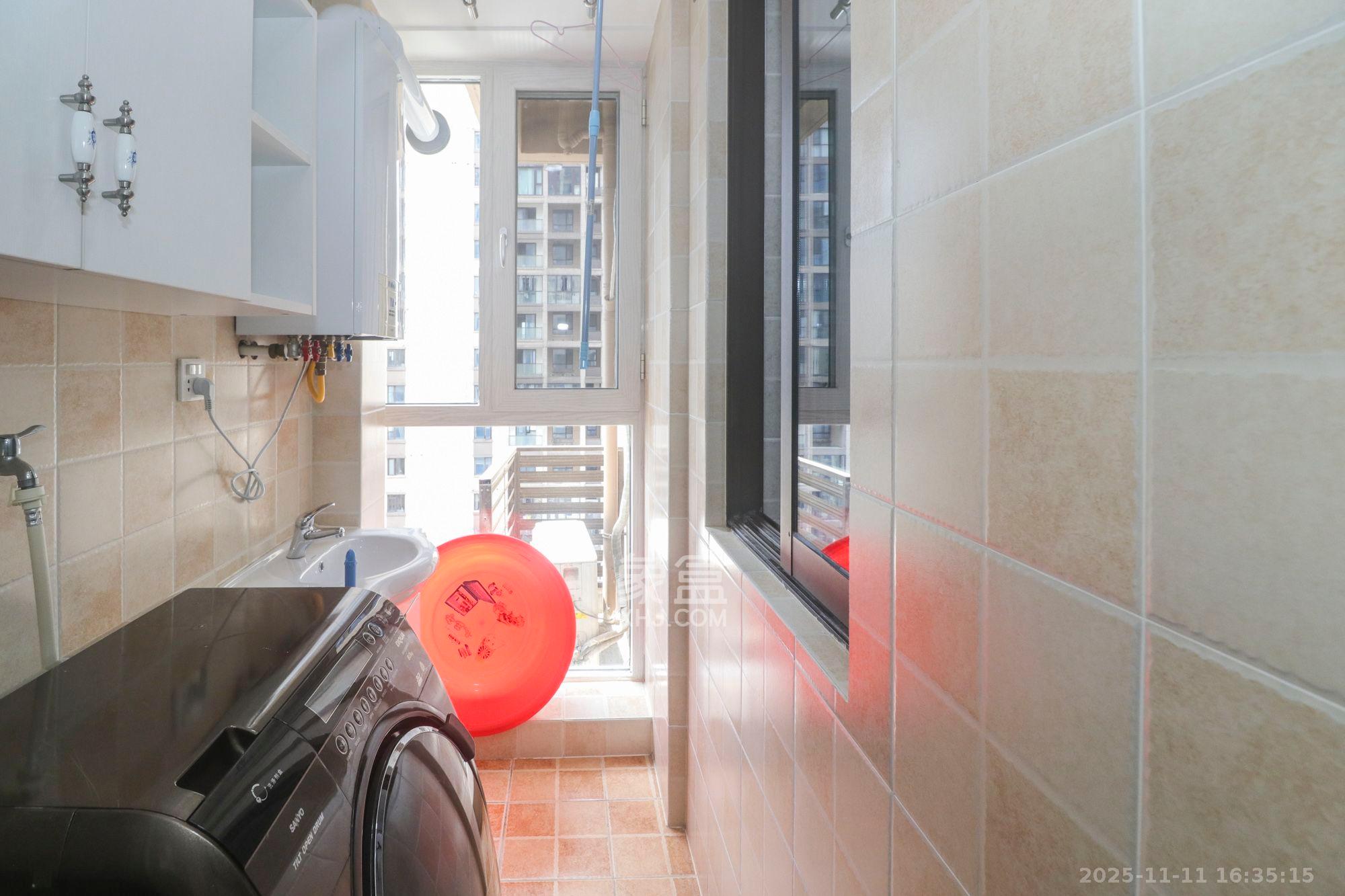 世茂外滩里(世茂铂翠湾三期) 3室2厅1卫 5300.0元/月 世茂外滩里(世茂铂翠湾三期) 3室2厅1卫 5300.0元/月室内图