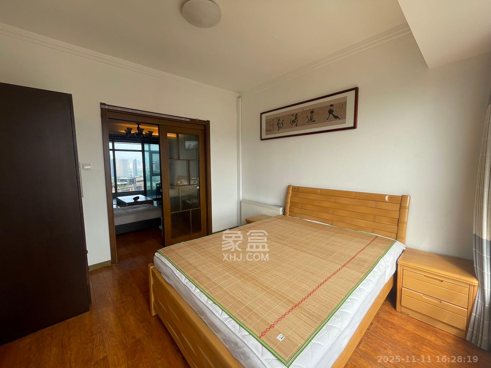 藏珑湖上国际花园 4室2厅2卫 5800.0元/月 藏珑湖上国际花园 4室2厅2卫 5800.0元/月室内图