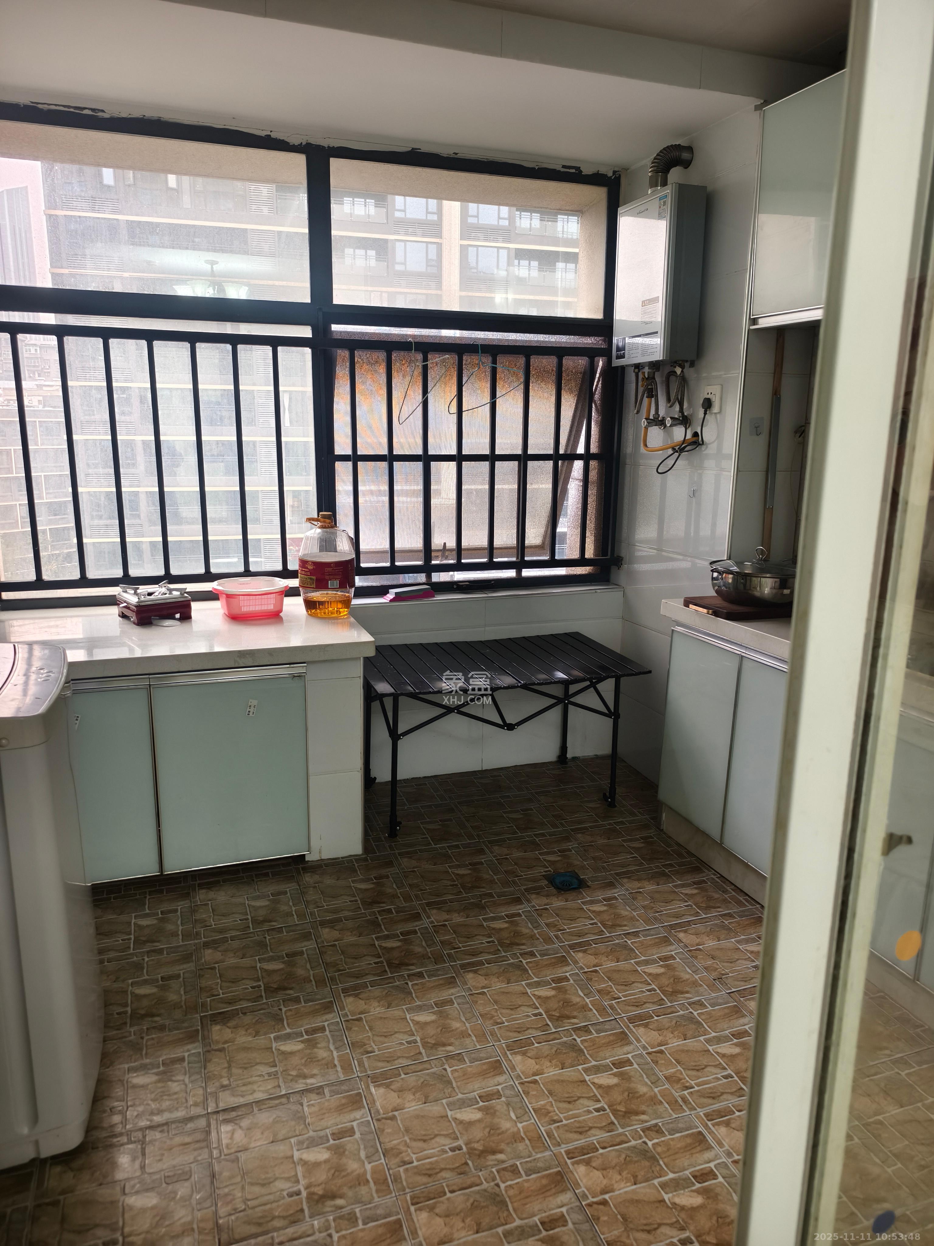 蓝湾国际广场 1室1厅1卫 1500.0元/月 蓝湾国际广场 1室1厅1卫 1500.0元/月室内图