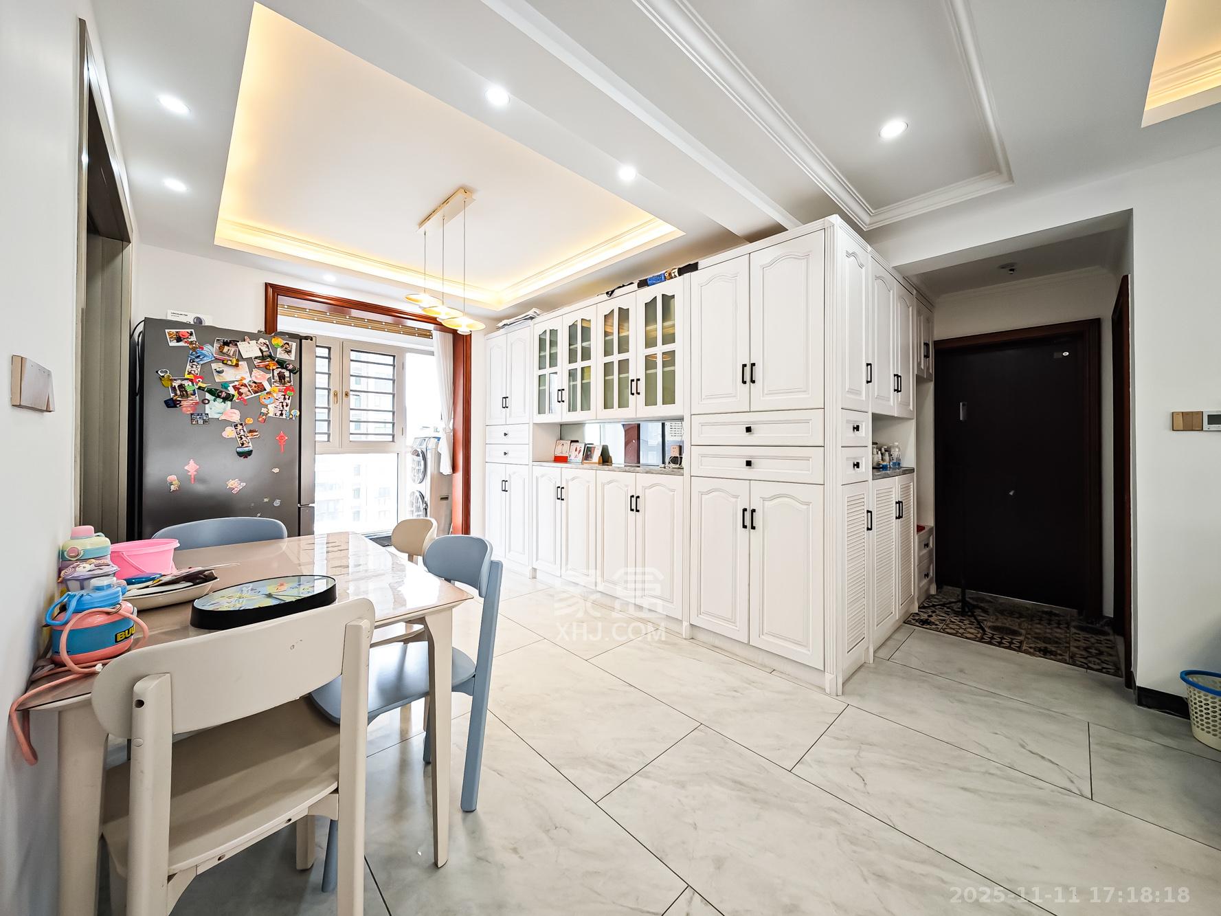 幸福考拉789  4室2厅2卫    135.0万客厅