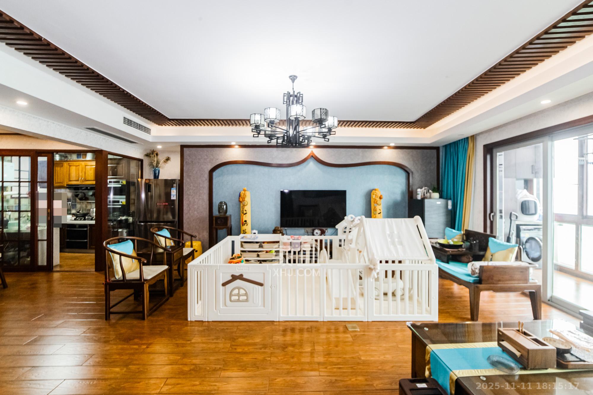 北辰定江洋 3室2厅2卫 550.0万 北辰定江洋 3室2厅2卫 550.0万客厅