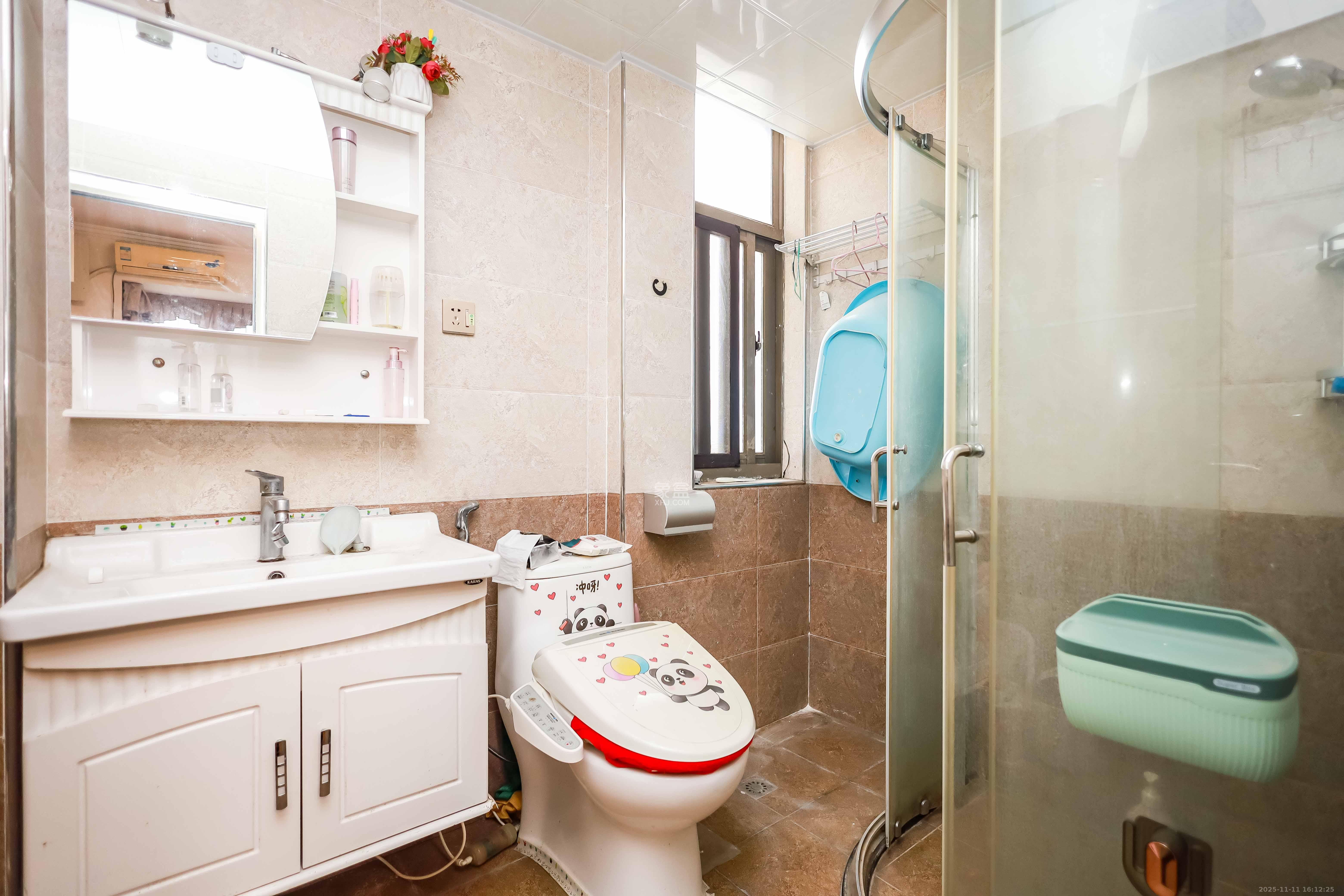 阳光晶城  4室2厅2卫    106.0万卫生间