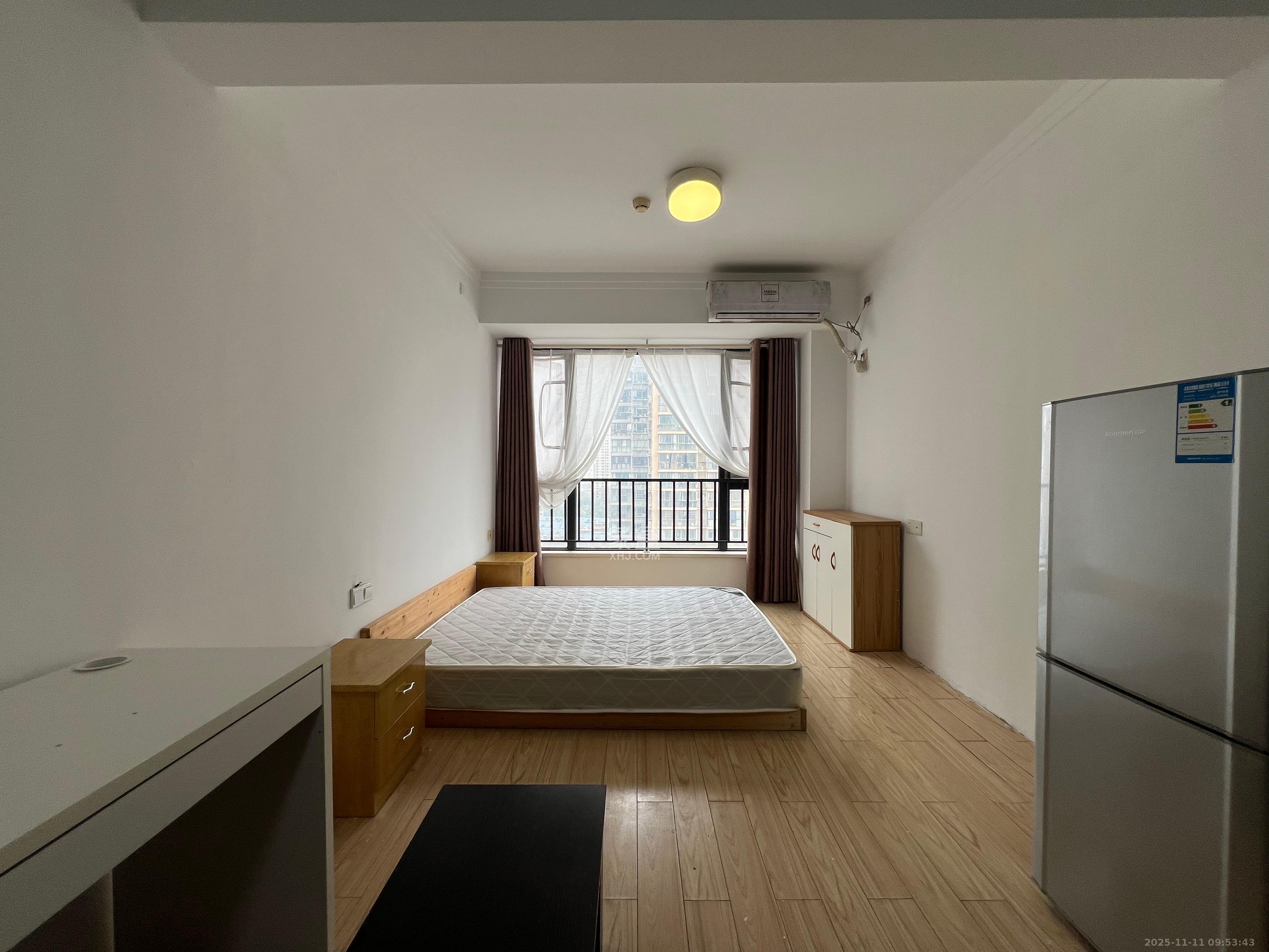 藏珑湖上国际花园  1室1厅1卫    1500.0元/月